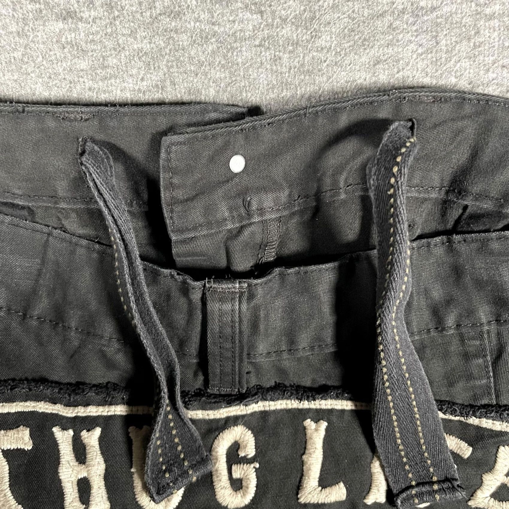 Alife Thug Life Mens Cargo Shorts 38 Black Biker Hip Hop Skull Logo Embroidered Pockets Belted Adjustable Waist Streetwear Y2K Size US 38 / EU 54 - 7 Thumbnail