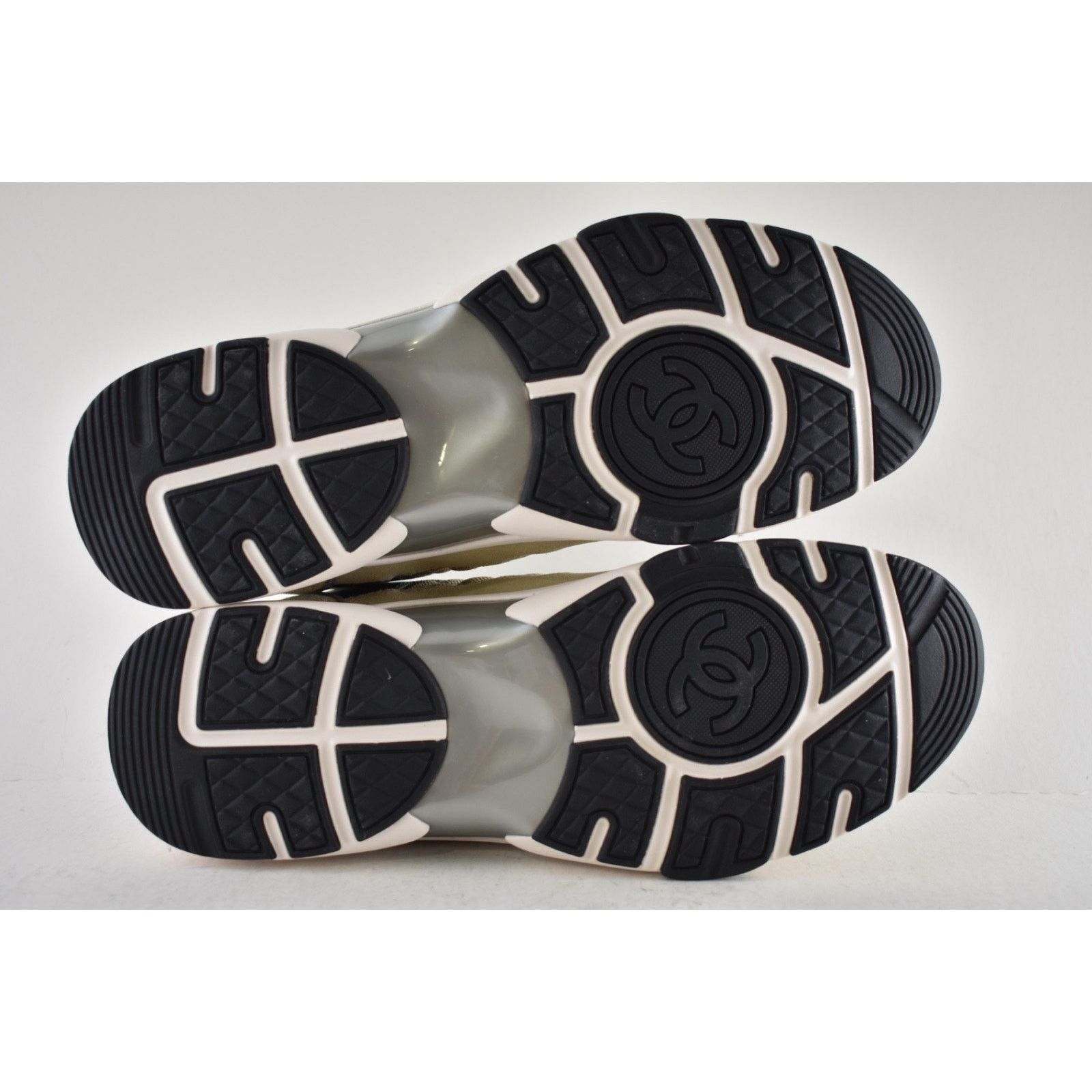 Chanel Mens Suede CC Logo Low Top Trainer Sneaker Size US 11 / EU 44 - 12 Thumbnail