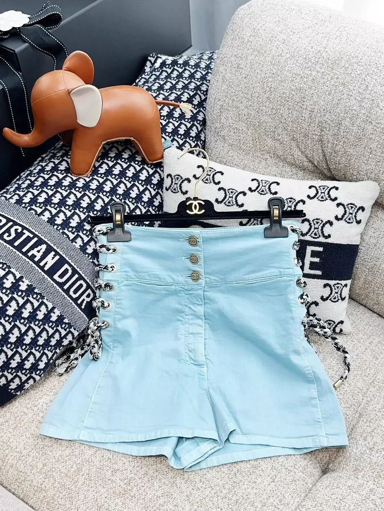 Chanel Chanel 19C sky blue side strap high-waisted shorts Size 24" / US 00 / IT 34 - 1 Thumbnail