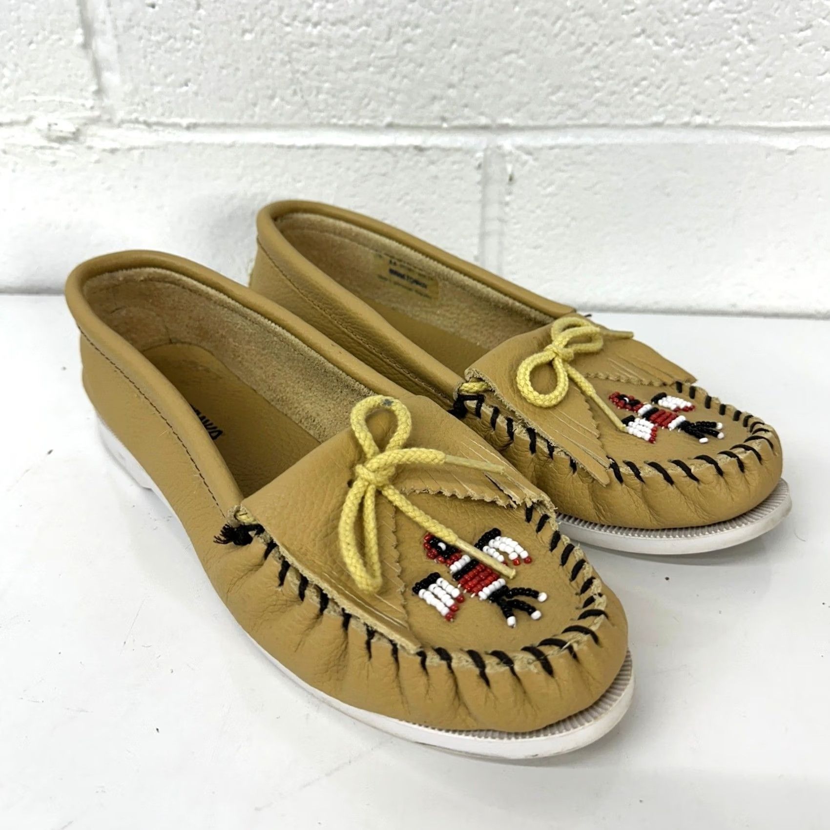 Minnetonka Minnetonka Moccasins Tan Thunderbird Beaded Leather Womens 9.5 Size US 10 / IT 40 - 2 Thumbnail