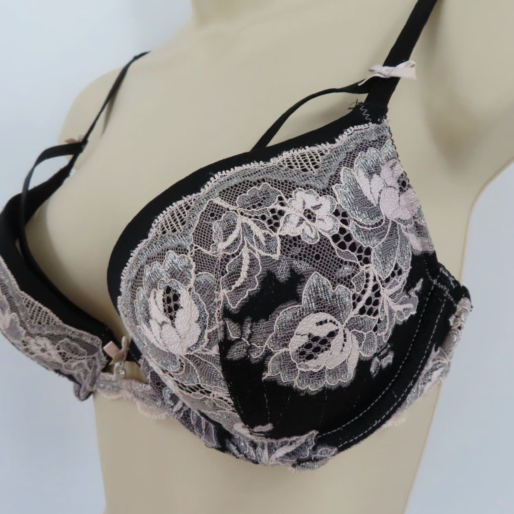 Victoria's Secret **Victoria's Secret 34C Dream Angels Push Up Bra Black Underwire** User: Victoria's Secret 34C Dream Angels Push Up Bra Black Underwire Size ONE SIZE - 4 Thumbnail
