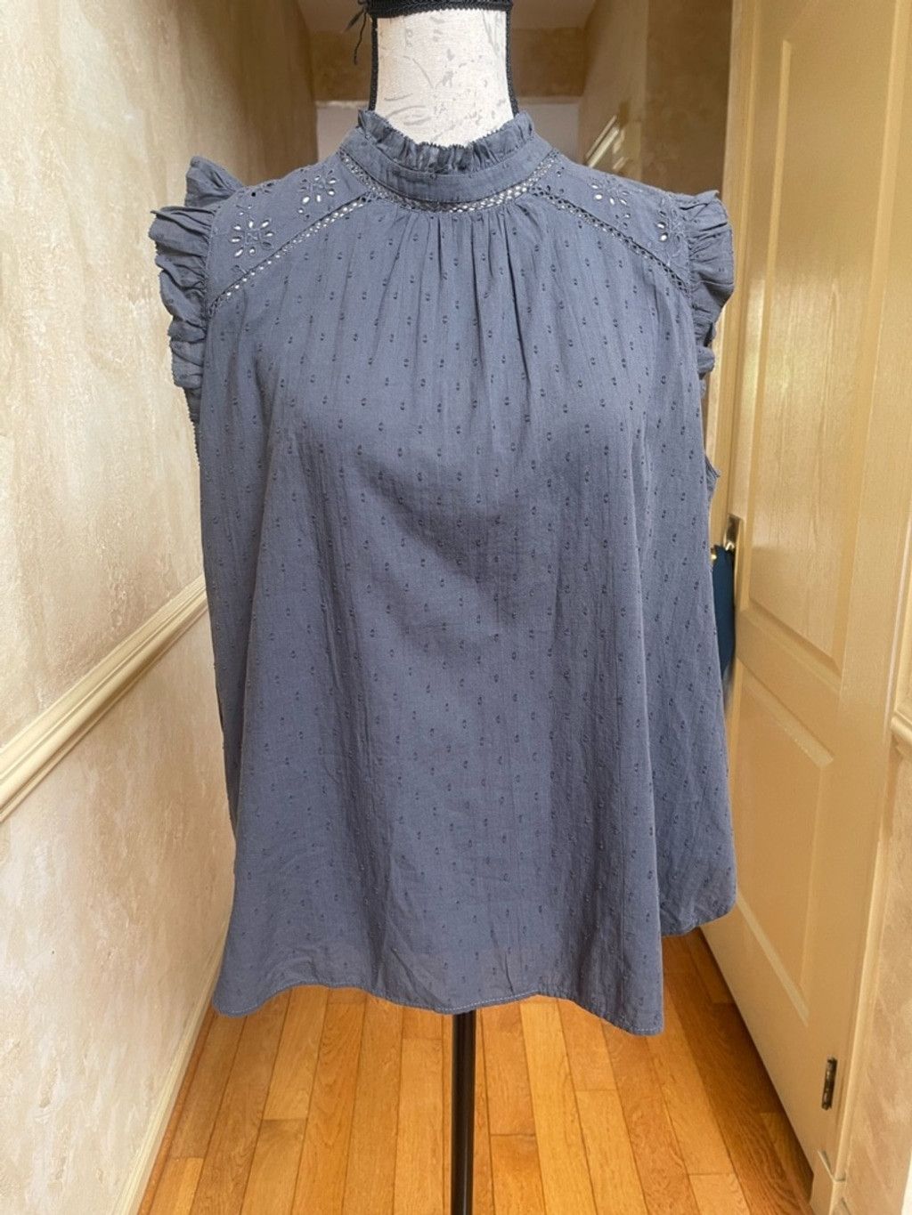Loft LOFT Grey Eyelet Mock Neck Top L Cottagecore Coquette Blouse Size L / US 10 / IT 46 - 4 Thumbnail