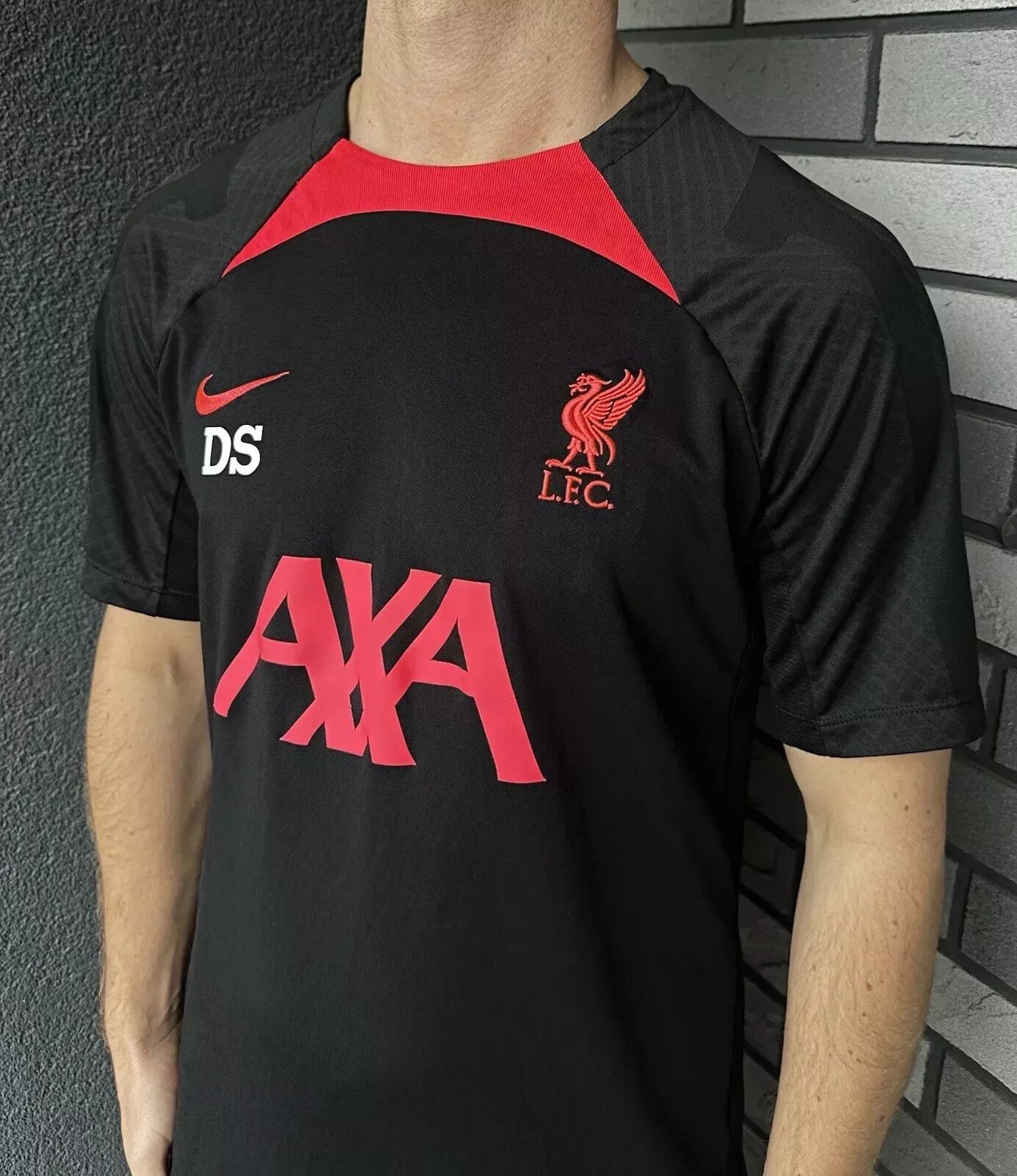 Nike LIVERPOOL TRAINING JERSEY SHIRT SOCCER PRE MATCH NIKE MENS Size US M / EU 48-50 / 2 - 3 Thumbnail