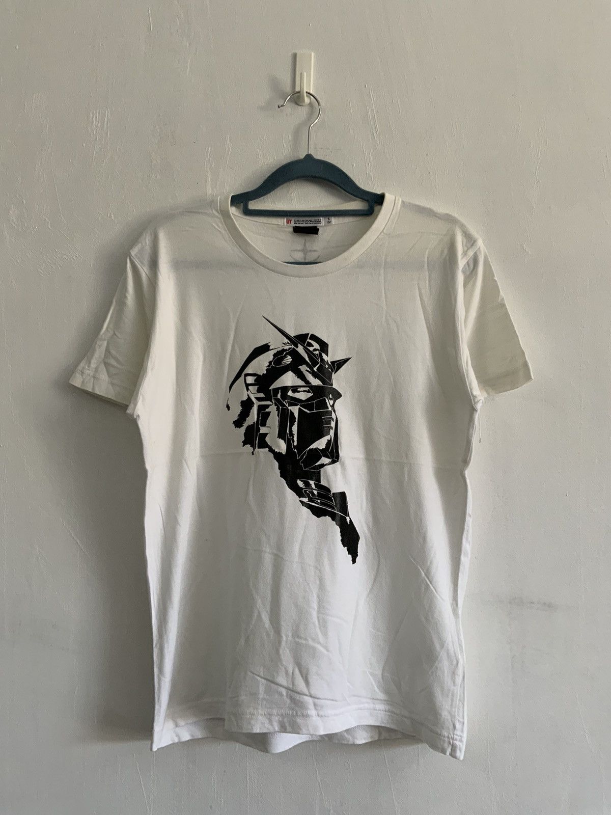 Uniqlo Uniqlo Gundam Illustrations Tee Size US S / EU 44-46 / 1 - 1 Thumbnail