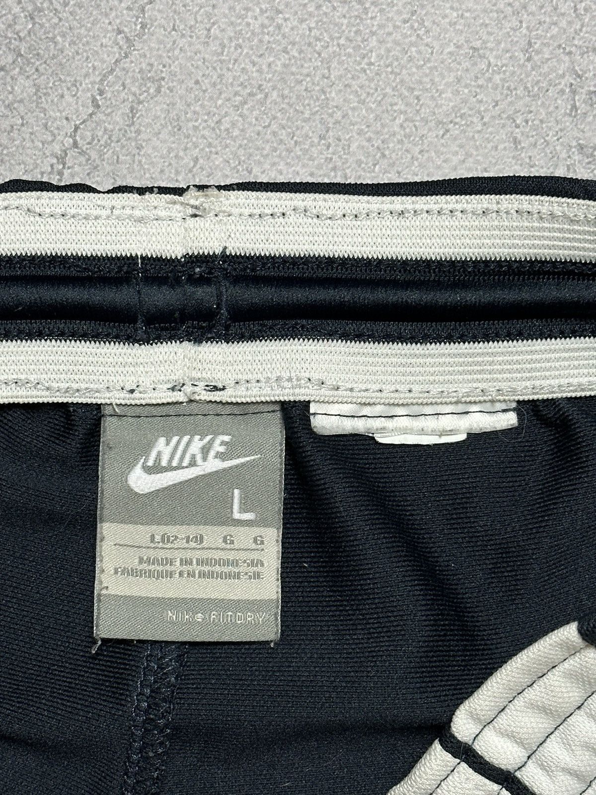 Nike Vintage Nike Running Swoosh Shorts Size L Y2K Size US 34 / EU 50 - 10 Thumbnail