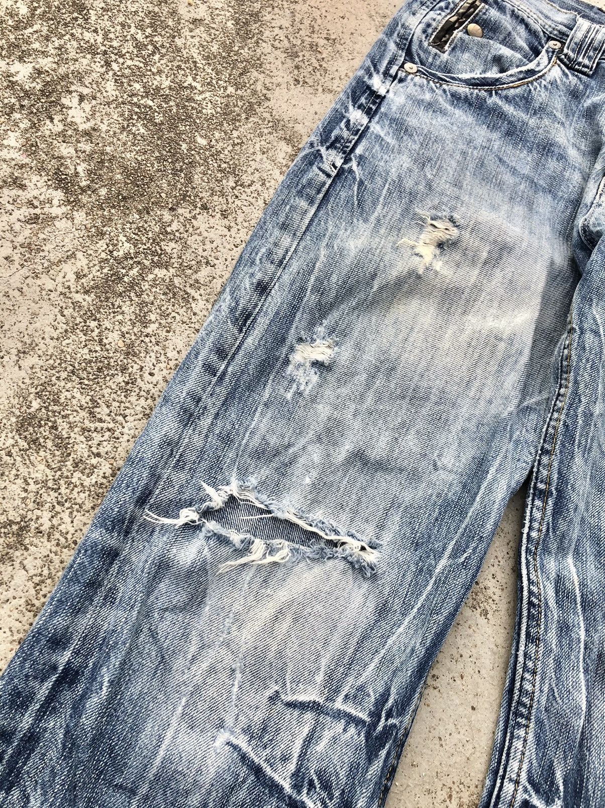 Japanese Brand VILLAND WASHED BLUE DISTRESSED DENIM Size US 31 - 2 Thumbnail