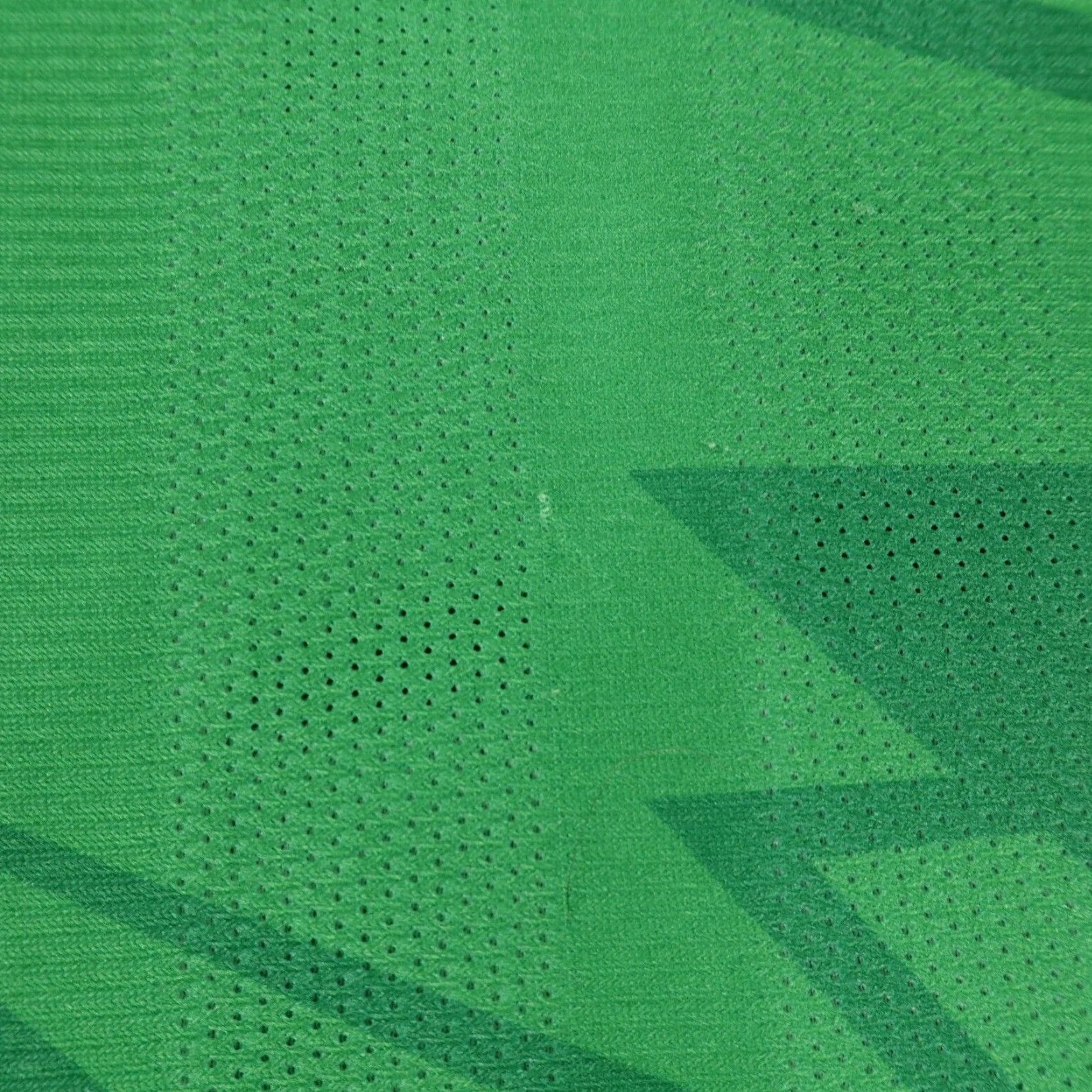 Umbro VINTAGE Umbro Shirt Mens XL Green White V Neck Soccer Jersey Made in USA 90s Size US XL / EU 56 / 4 - 4 Thumbnail