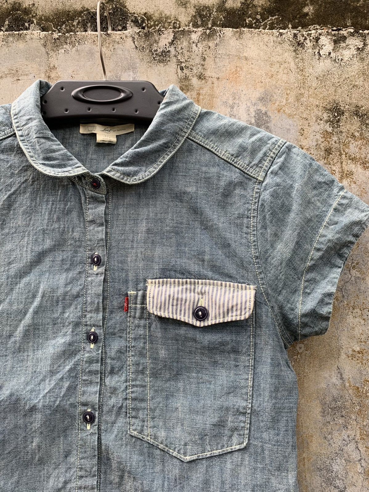 Levi's Levi’s Blue Denim Buckle Back Shirts Size M / US 6-8 / IT 42-44 - 2 Thumbnail