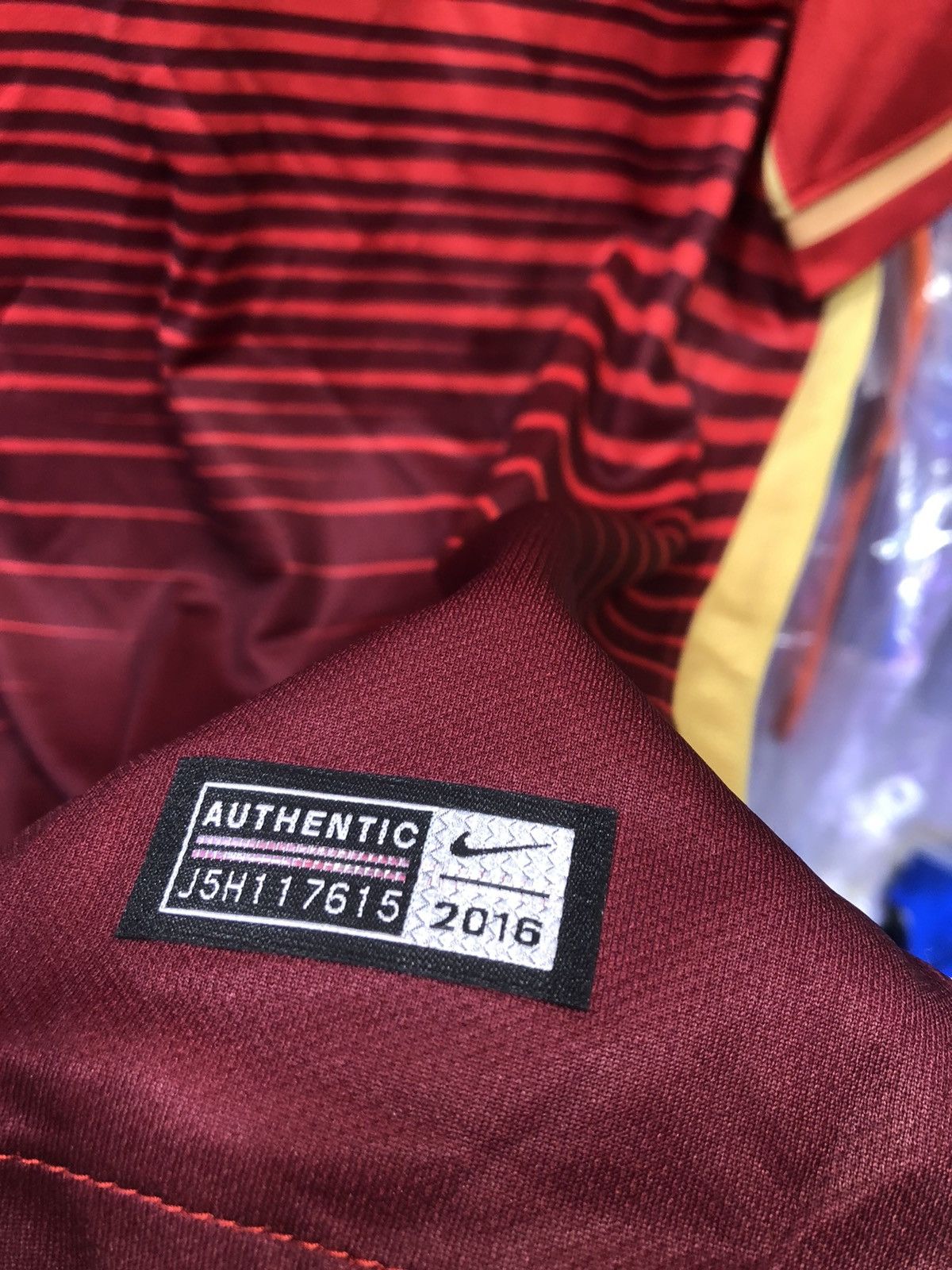 Nike 廣州恆大Guangzhou FC 16/17 home shirt (Bnwt) Size US L / EU 52-54 / 3 - 5 Thumbnail