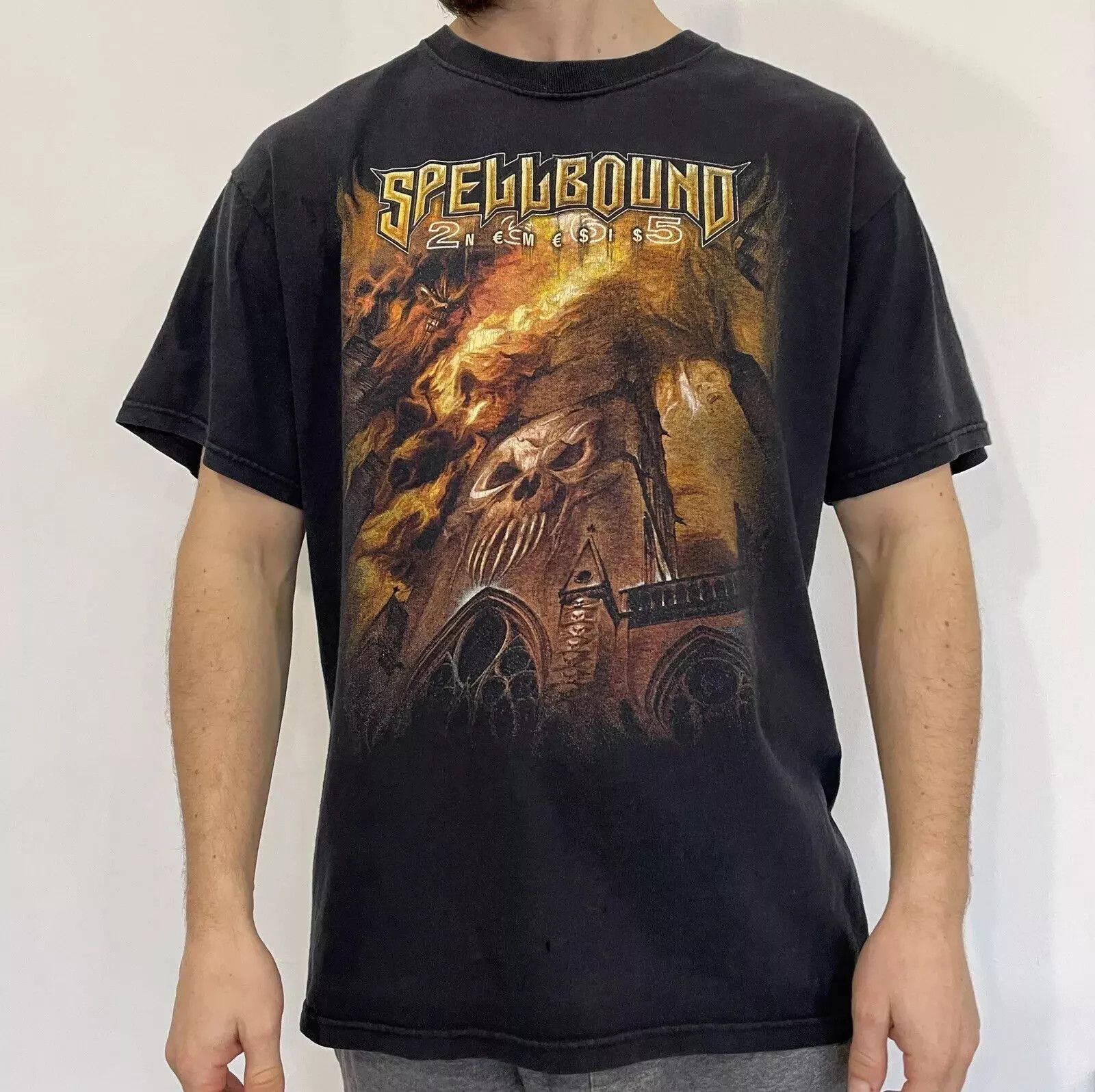 Fruit Of The Loom VINTAGE 200s Y2K SPELLBOUND BAND SHIRT BLOKE RETRO FADED Size US L / EU 52-54 / 3 - 3 Thumbnail