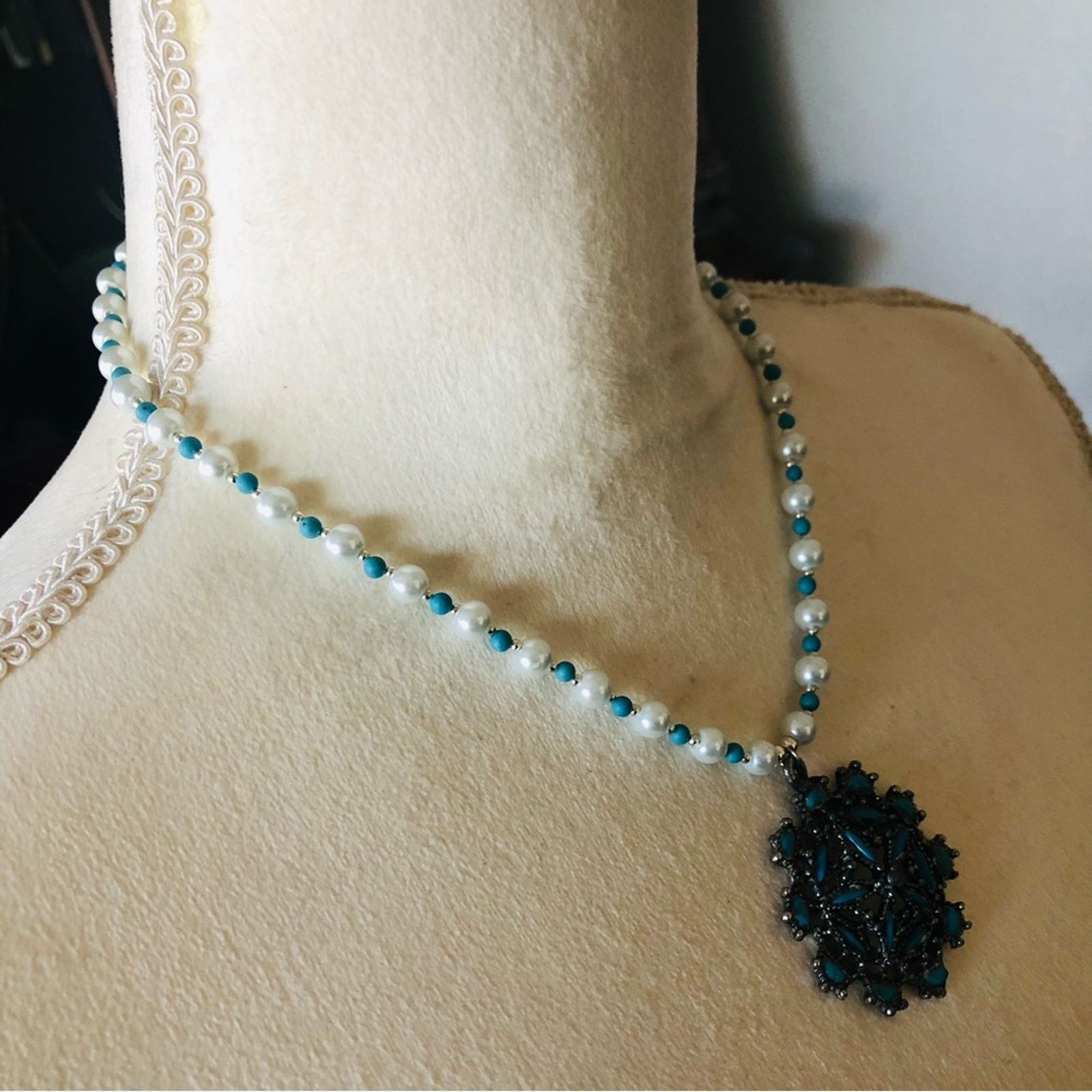 Handmade Handcrafted repurpose howlite cluster Pearl necklace Size ONE SIZE - 3 Thumbnail