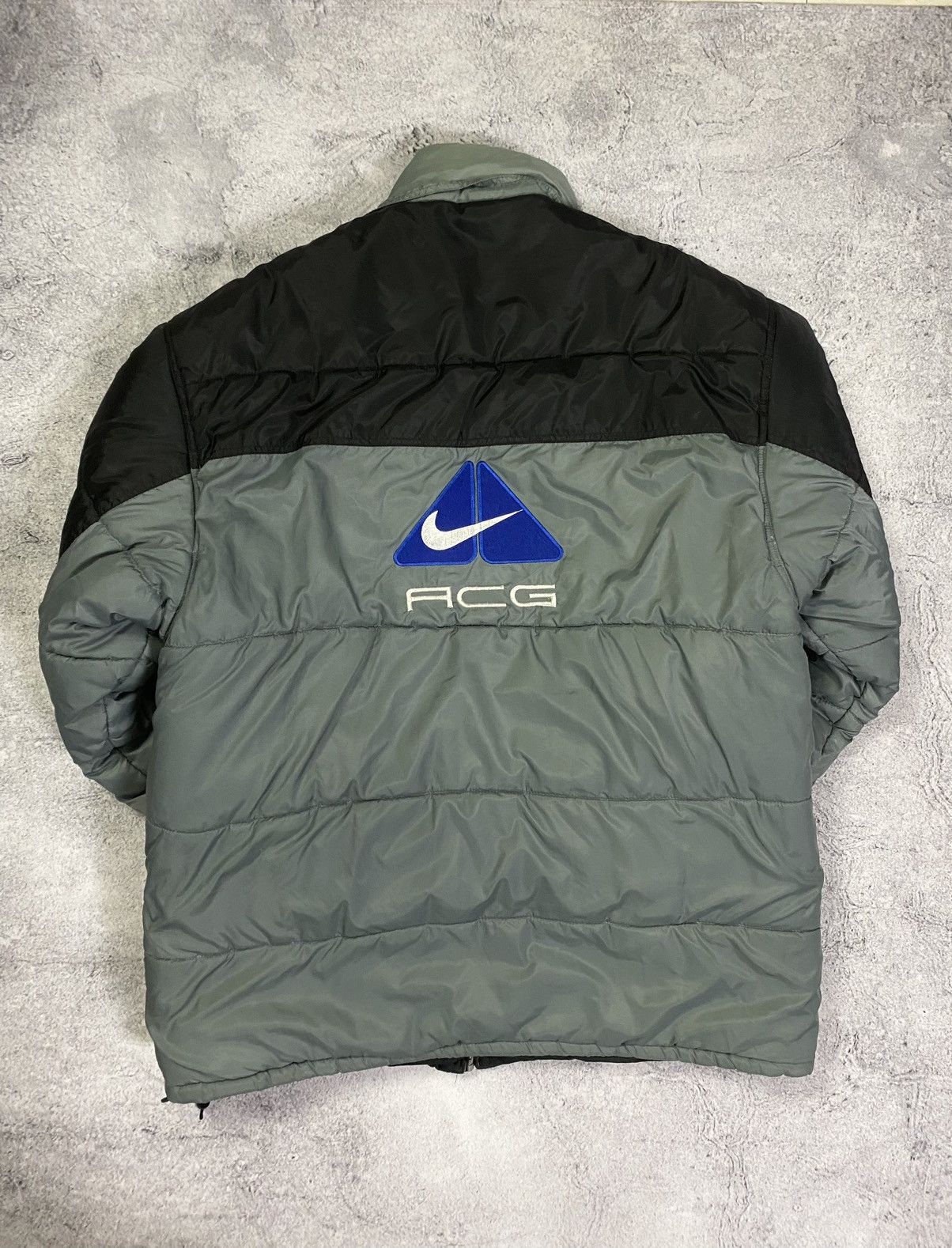 image of Nike Acg Reversible Puffer Jacket in Grey, Men's (Size XL)