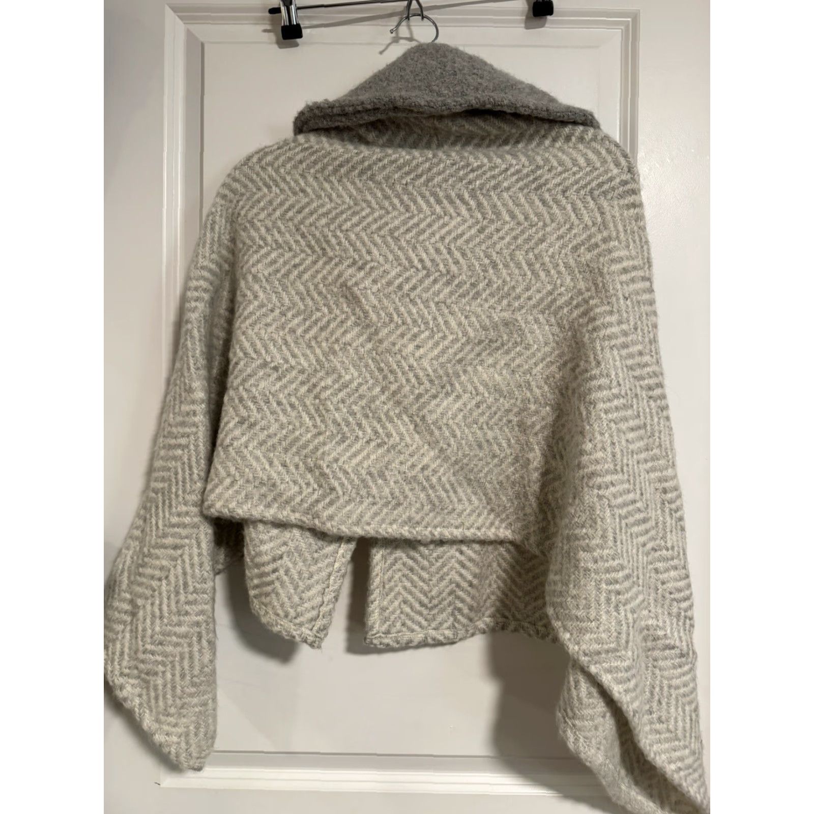 Vintage John Branigan Weavers Wool Blend Cape Shawl Collar Ireland One Size Dove & Cream Women Caped Knit Size ONE SIZE - 3 Thumbnail