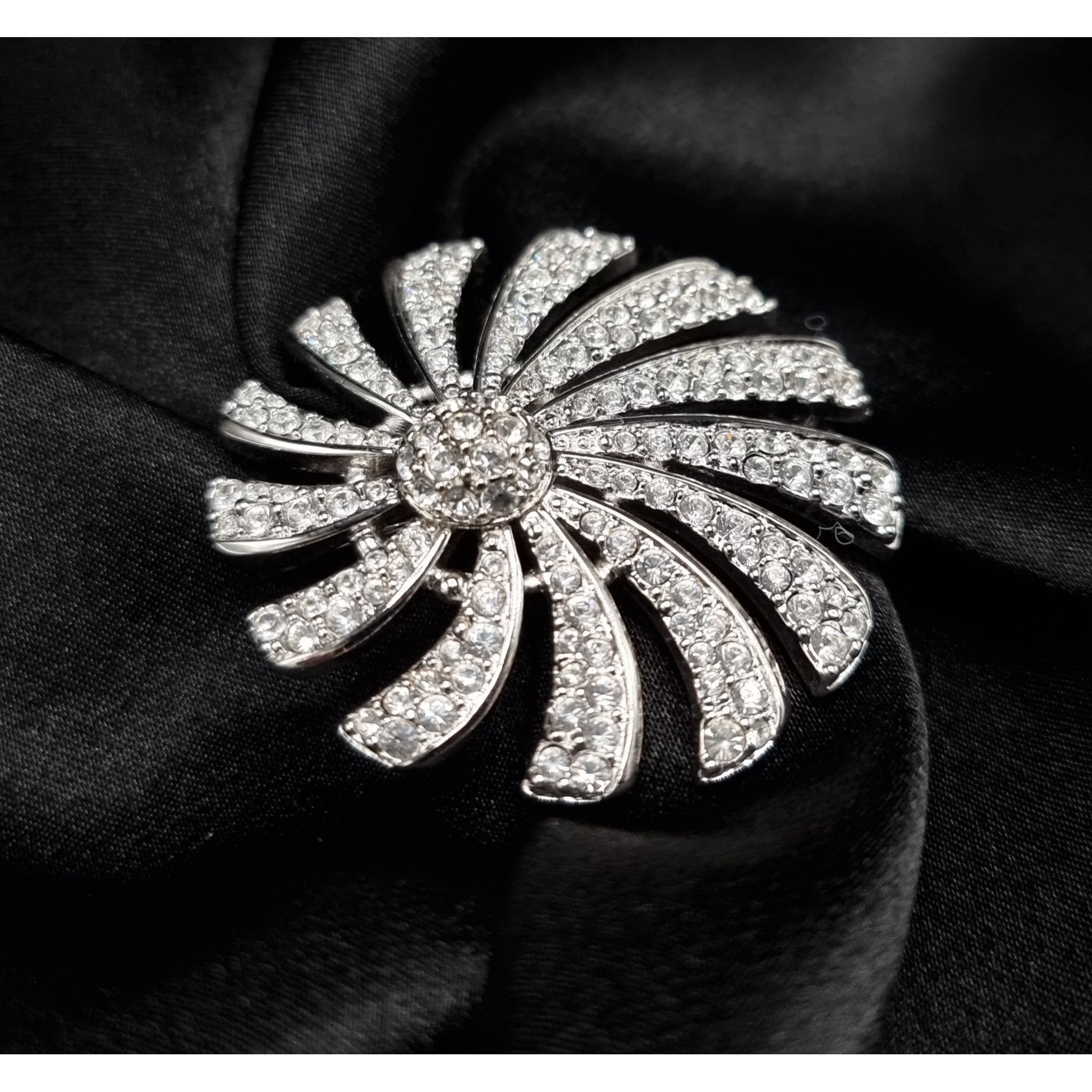 Swarovski Vintage Early 2000s SWAROVSKI Signed Crystal Swirl Brooch Pi Size ONE SIZE - 2 Thumbnail