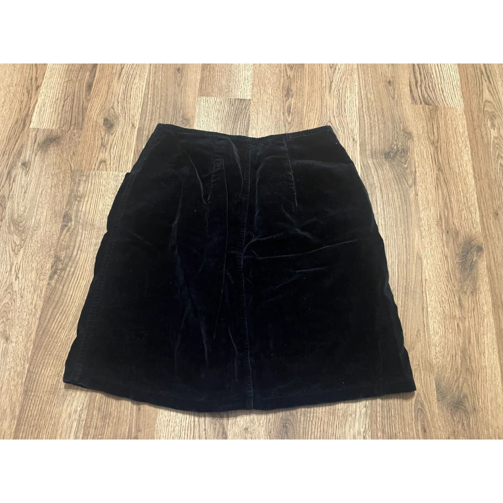 Velvet Lizwear Skirt Women’s 6 Black Mini Buttons Up Velvet Skirt Short Velvet, Black, Mini, Buttons Up, Velvet Size 28" / US 6 / IT 42 - 2 Thumbnail