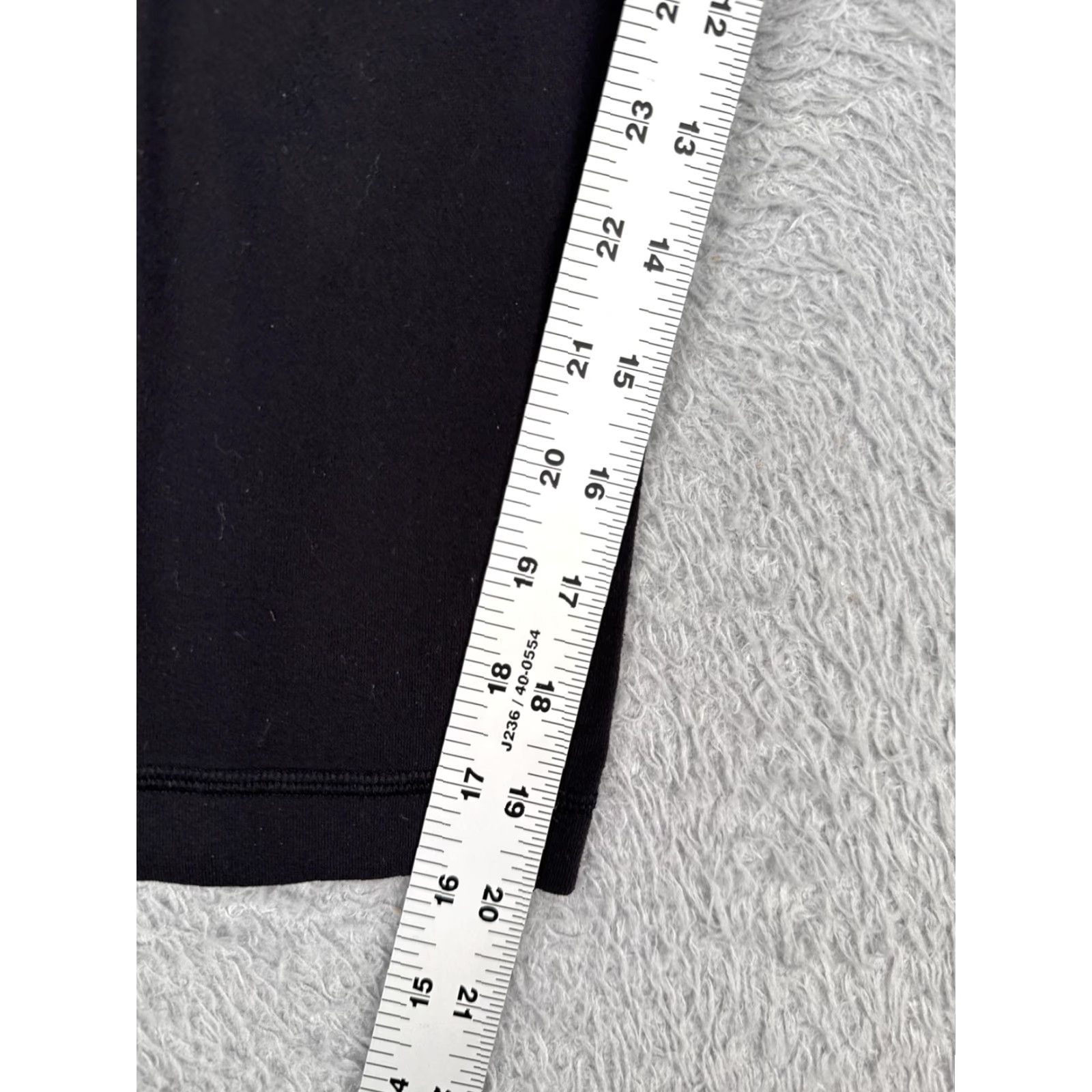Lululemon Lululemon Leggings Womens 4 Black Capri Yoga Athletic Gym Workout READ Size 27" / US 4 / IT 40 - 6 Thumbnail