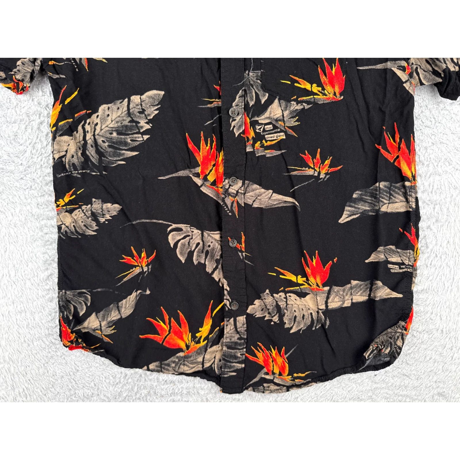 Volcom Volcom Shirt Adult Medium Black Floral Bird Of Paradise Button-Up Hawaiian Short Sleeve Collared 90s Beach Mens Size US M / EU 48-50 / 2 - 5 Thumbnail