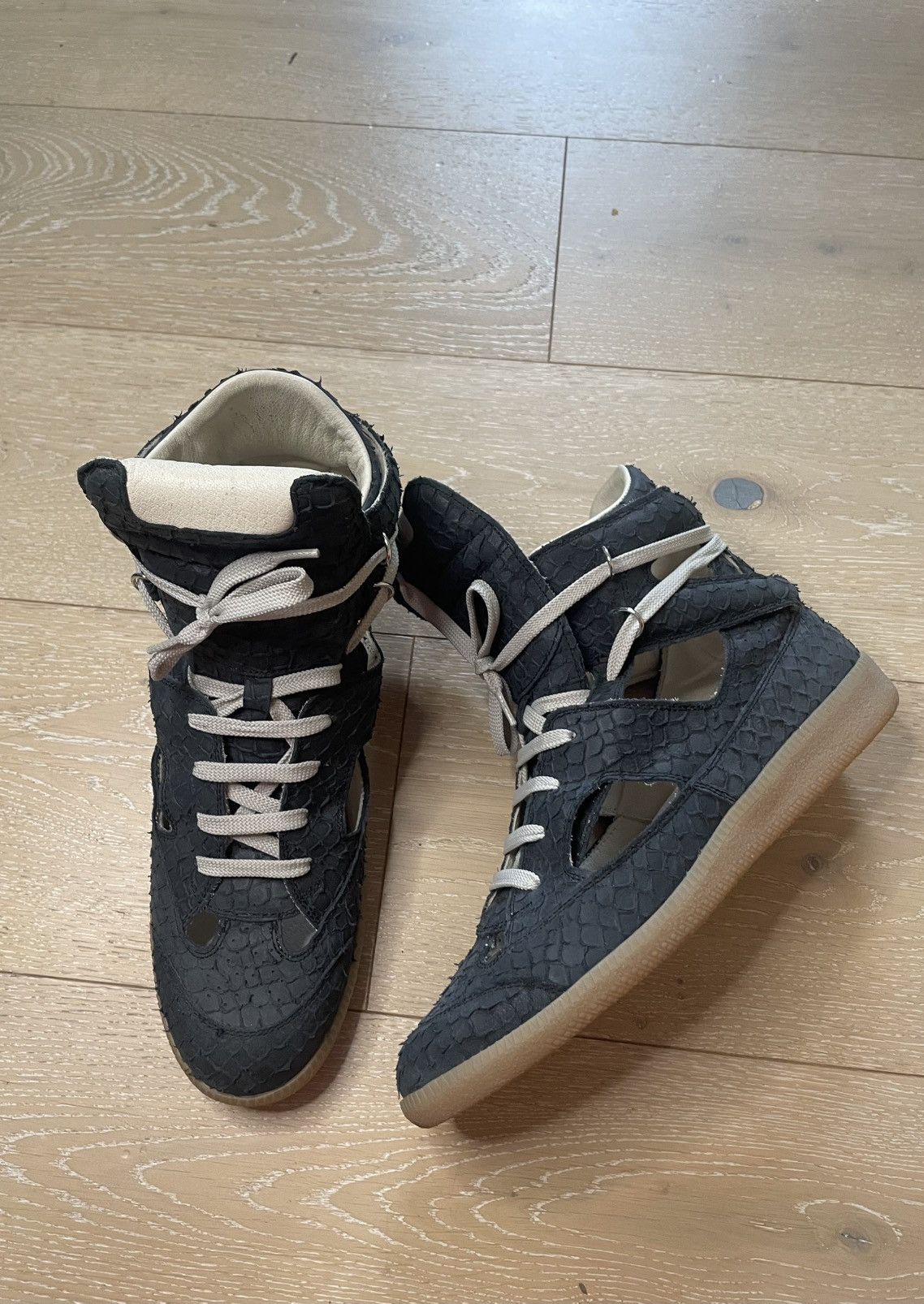 Maison Margiela Maison Margiela High-Top Sneakers – Size 41 Size US 7.5 / EU 40-41 - 2 Thumbnail