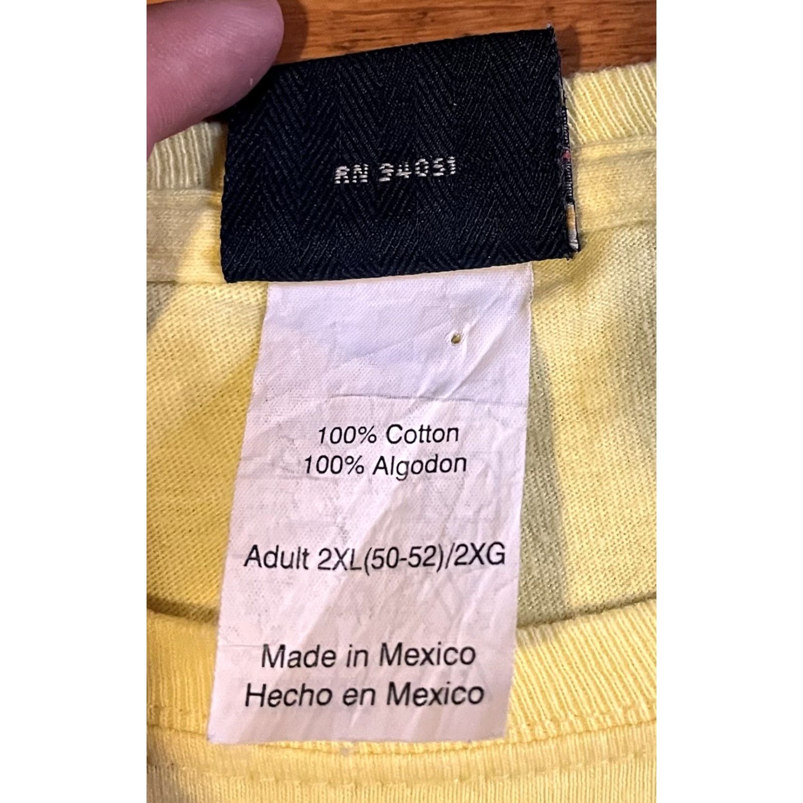 Vintage VINTAGE Old Varsity Brand Beach Chair Shirt Women’s XXL (Fits XL) Yellow 90s Beach Retro Nautical College T-Shirt Womens Size XL / US 12-14 / IT 48-50 - 5 Thumbnail