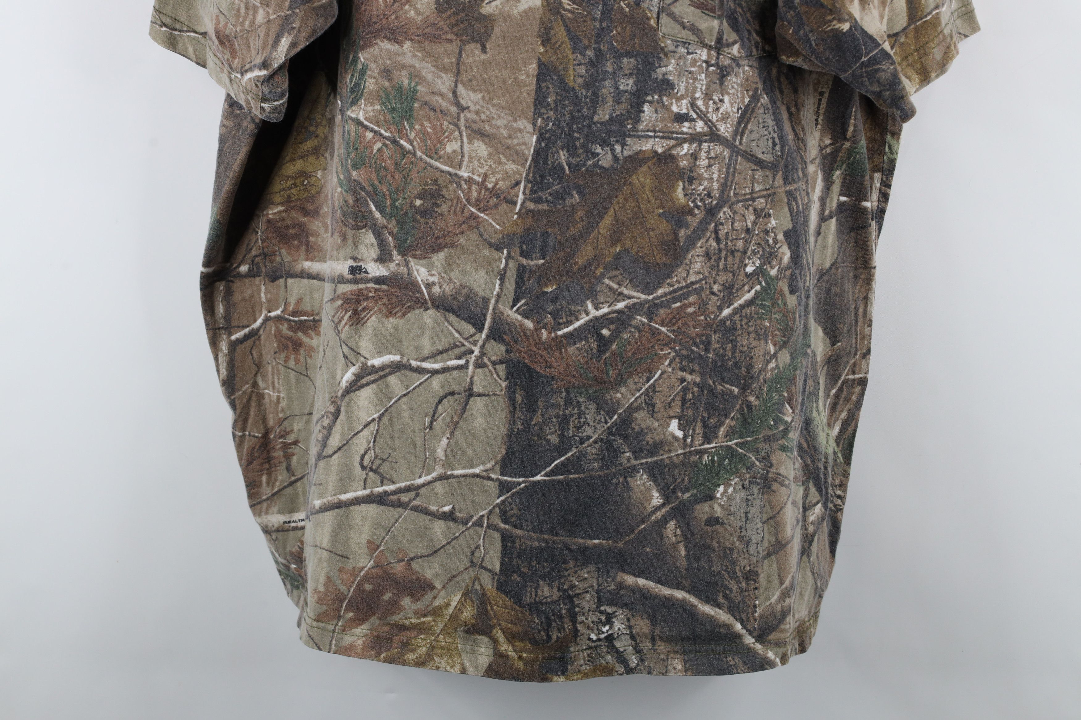Cabelas × Vintage Vintage Y2K Cabelas Camouflage Short Sleeve Pocket T-Shirt Size US XXL / EU 58 / 5 - 3 Thumbnail