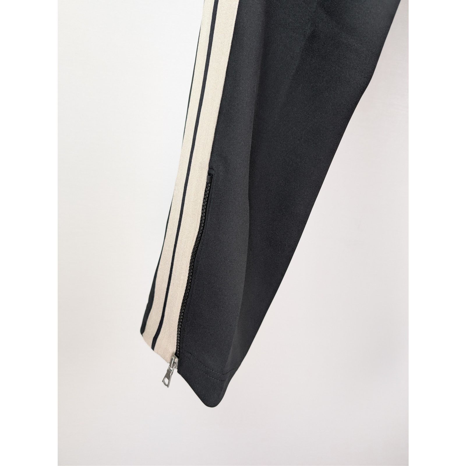 Moncler × Palm Angels o1rshd1 Sweat Bottoms Track Pants in Black / White Size US 30 / EU 46 - 14 Thumbnail