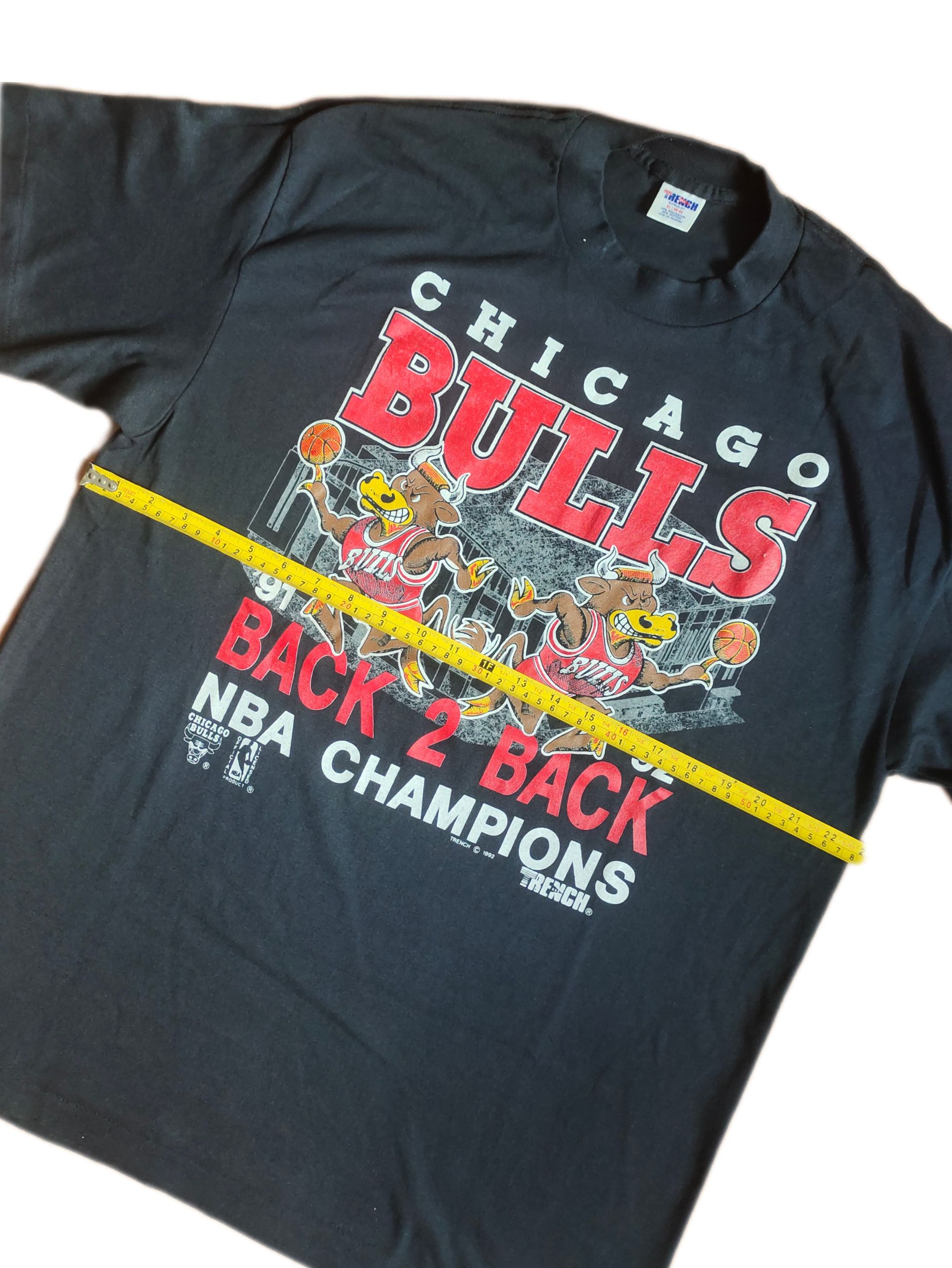 NBA × Vintage Vintage Chicago Bulls Back to Back 1991-1992 T-shirt Size US XL / EU 56 / 4 - 12 Thumbnail