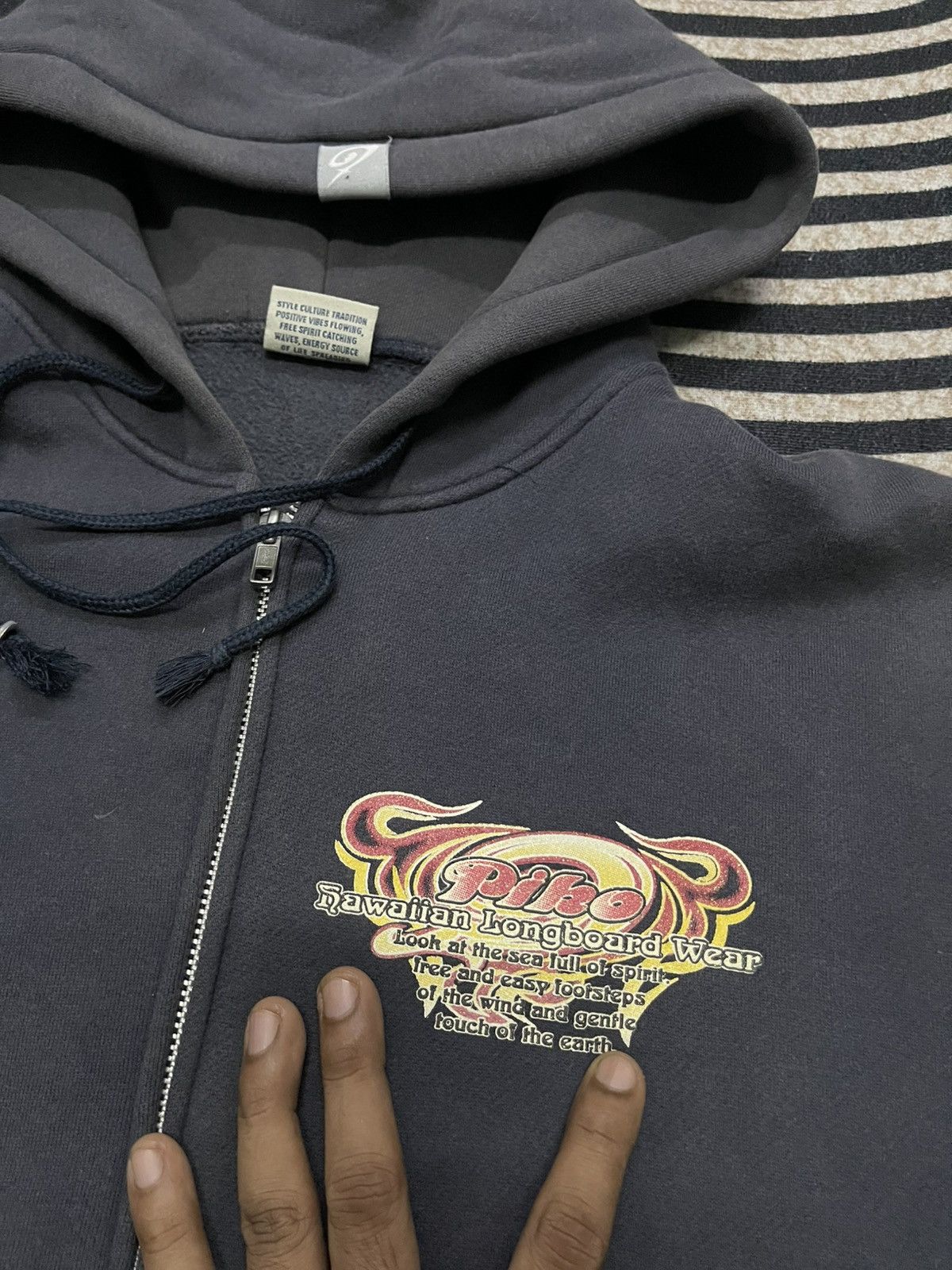 Sun Surf 2000s PIKO HAWAIIAN LONGBOARD WEAR SUN FADED TRIBAL HOODIE Size US L / EU 52-54 / 3 - 6 Thumbnail