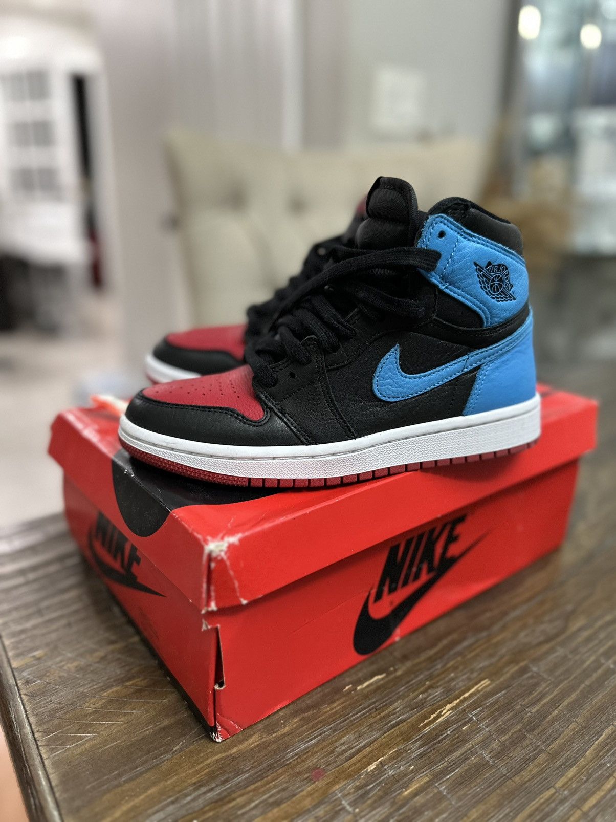 Jordan Brand Wmns Air Jordan 1 High OG 'NC to Chi' Size US 5 / IT 35 - 4 Thumbnail