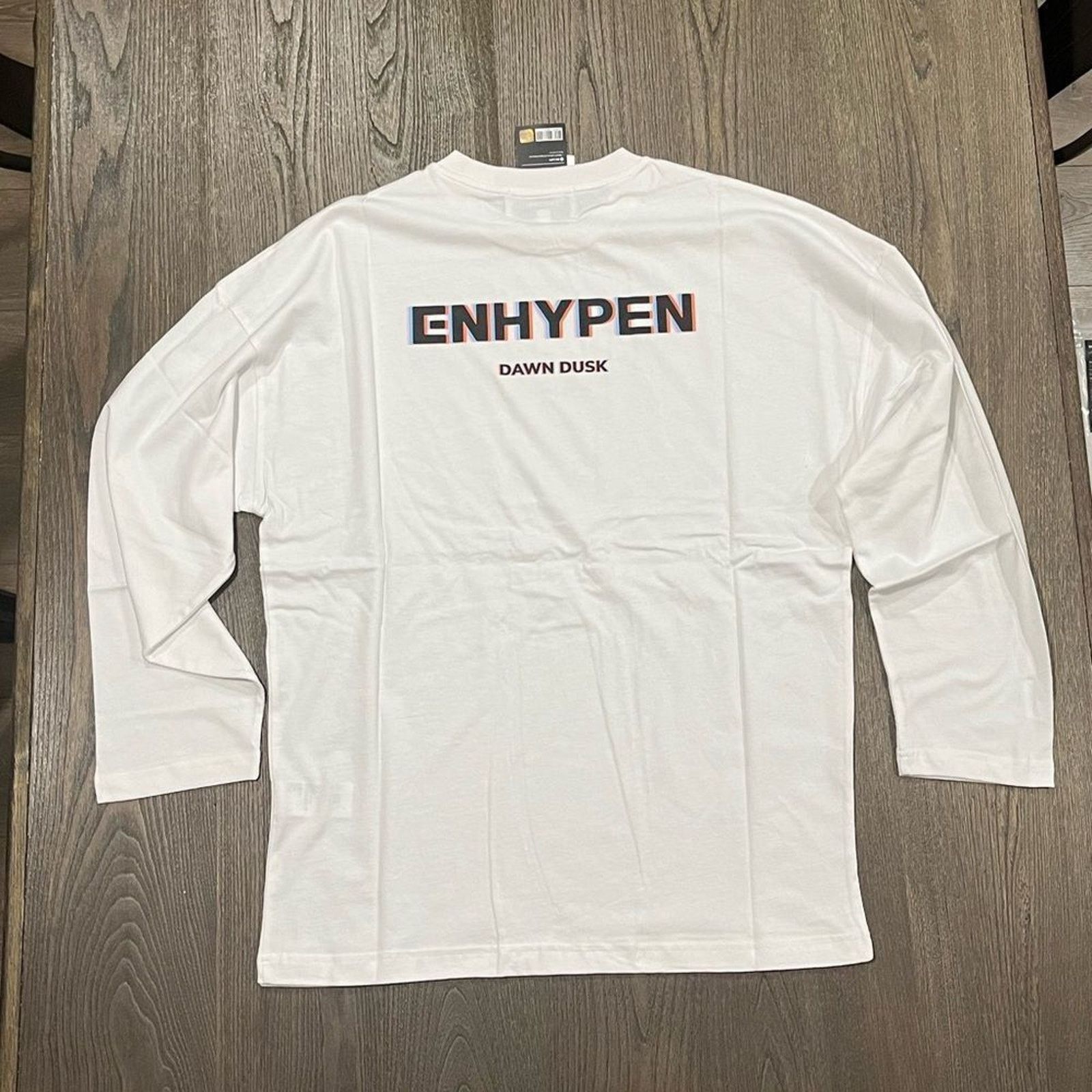 Vintage NWT Enhypen Band Dawn Dusk White Long Sleeve T-Shirt Size L Size US L / EU 52-54 / 3 - 9 Thumbnail