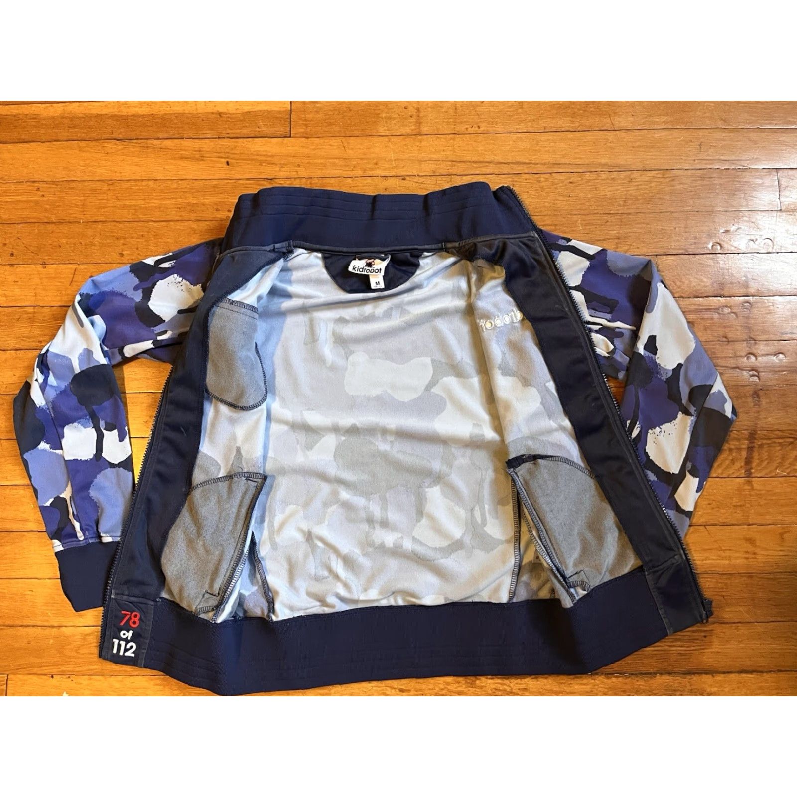 Vintage VINTAGE Kid Robot Camo Sweatshirt Men’s Medium Blue Full Zip Sweatshirt M Blue Camouflage Embroidered Logo Hooded Pockets Mens 78/112 Size US M / EU 48-50 / 2 - 6 Thumbnail