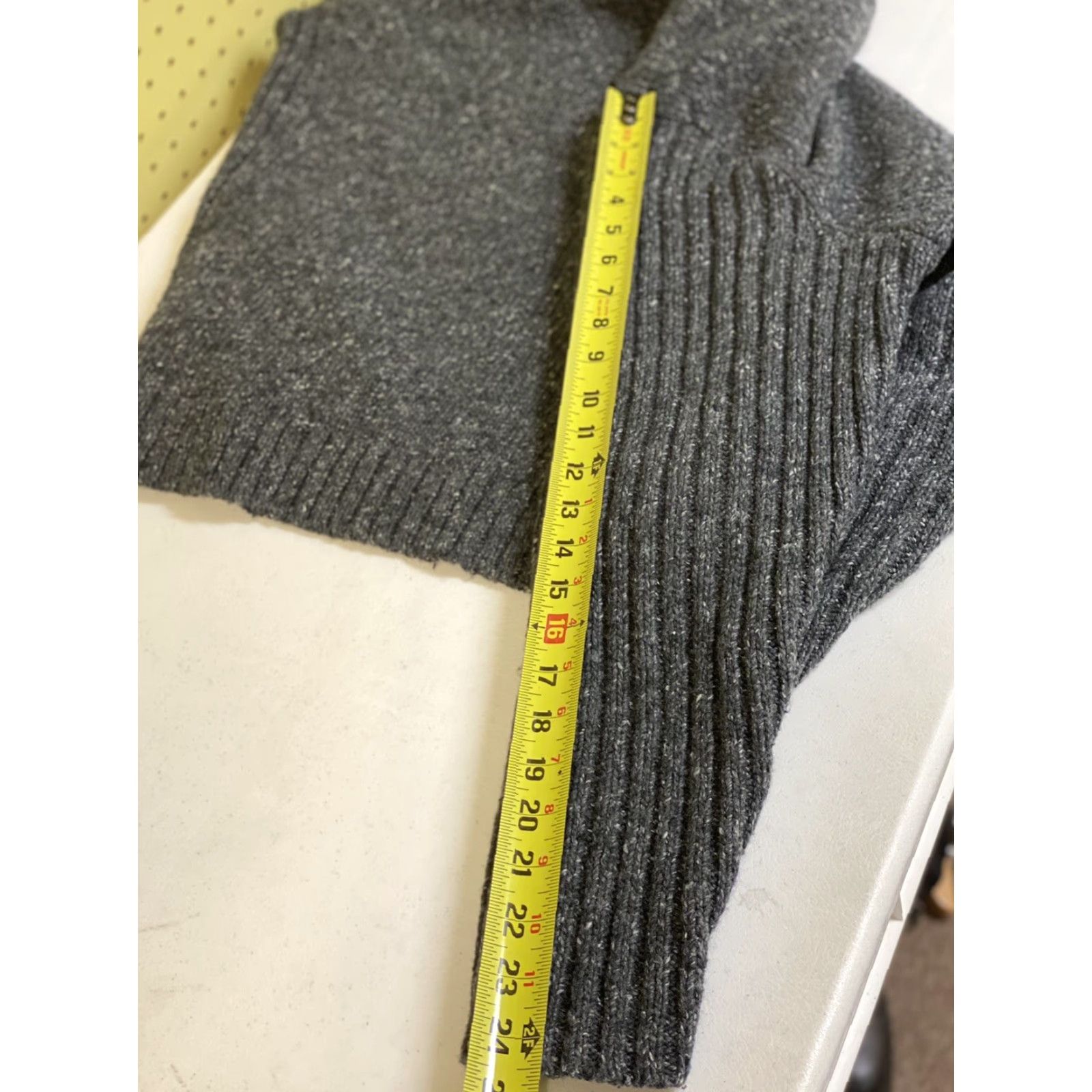 Vintage Woolrich Men’s Heather Gray V-Neck Wool Blend Sweater XL Long Sleeve Knit Pullover Regular Size In Gray Logo Accents Knit Style Tight-Knit Vintage No Size US XL / EU 56 / 4 - 6 Thumbnail