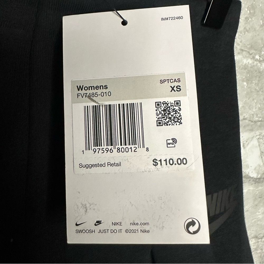 Nike Nike Women's Tech Fleece High Waisted 3” Pleated Shorts NWT Size 26" / US 2 / IT 38 - 8 Thumbnail