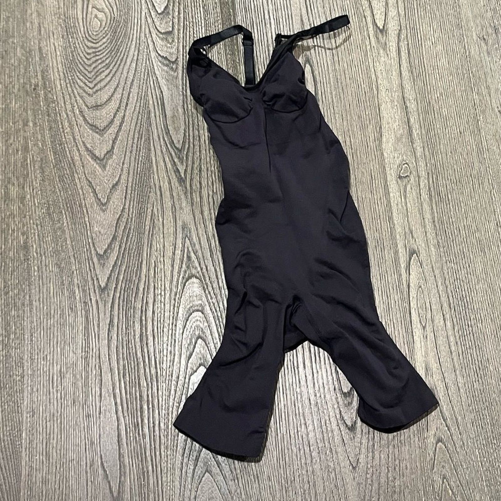 SKIMS NWOT Skims Sculpting Bodysuit Mid Thigh Open Gusset Size S/M Size ONE SIZE - 1 Thumbnail