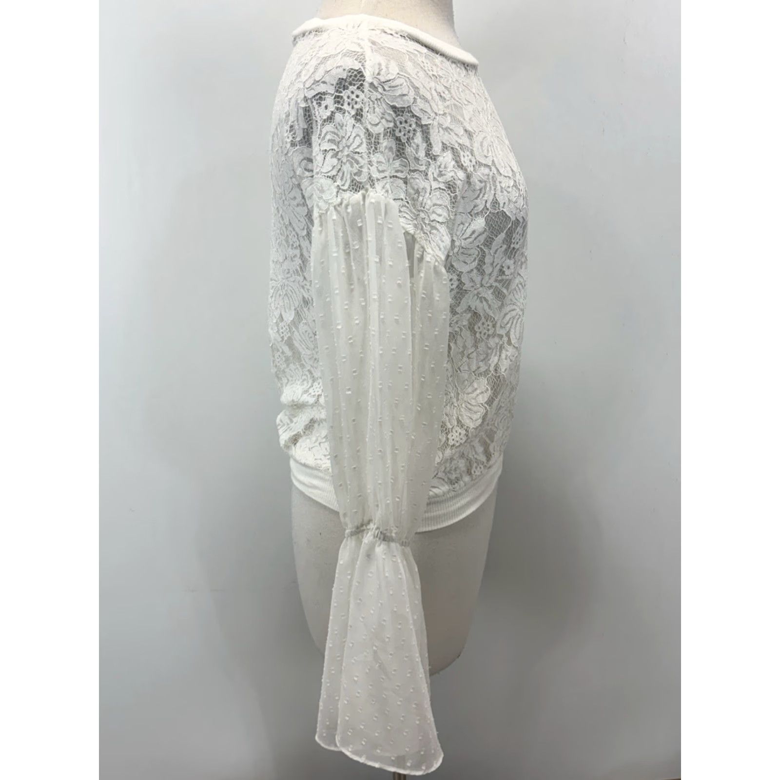 Free People VINTAGE Free People Sheer Lace Top Blouse Women Small White Flared Sleeve Bohemian Size S / US 4 / IT 40 - 4 Thumbnail