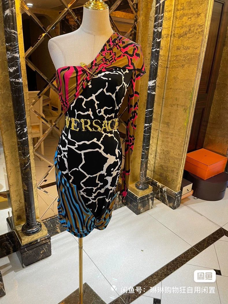 Versace Versace Asymmetrical slanted shoulder dress Size M / US 6-8 / IT 42-44 - 1 Thumbnail
