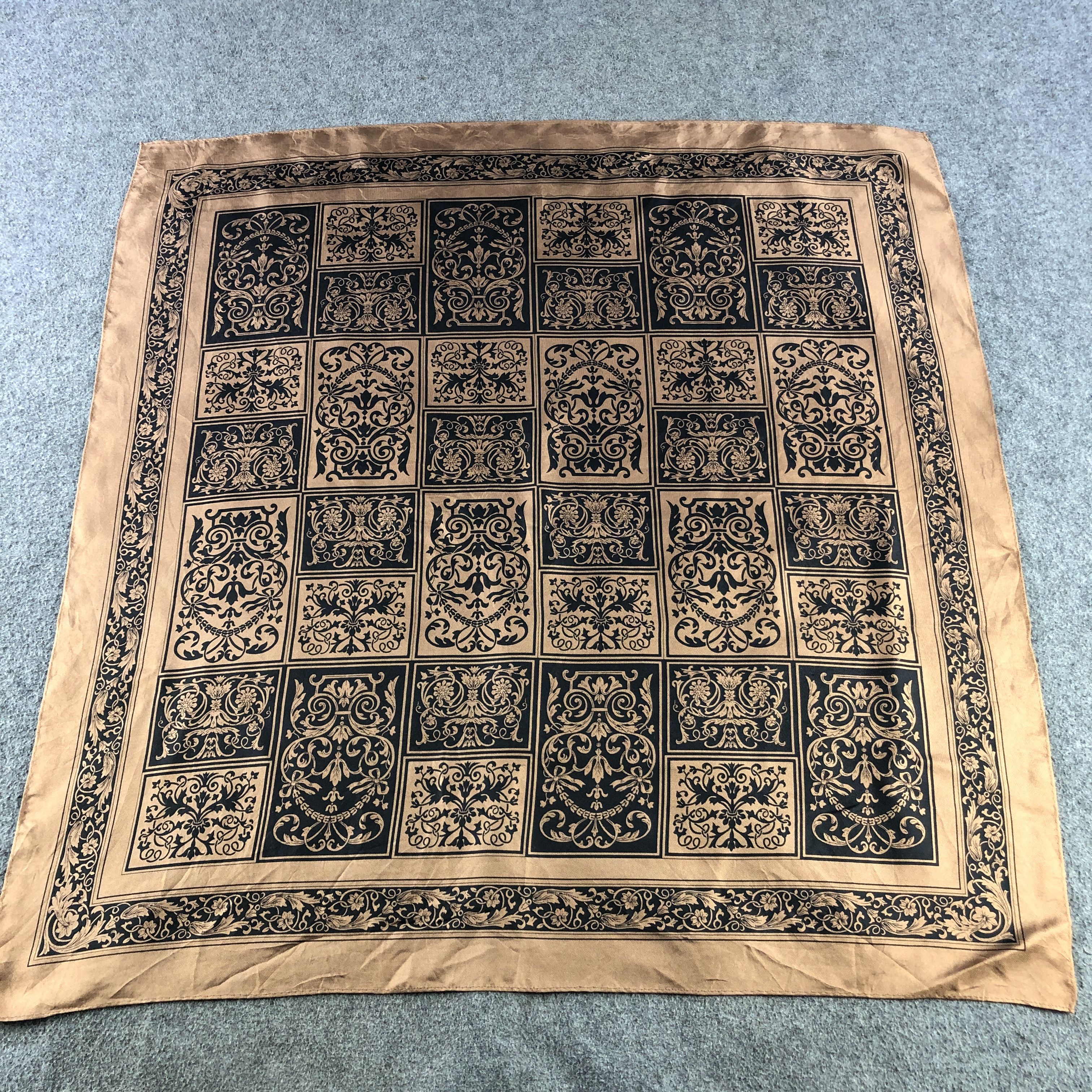 Vintage Vintage Luxury Baroque Silk Scarf M1329 Size ONE SIZE - 2 Thumbnail