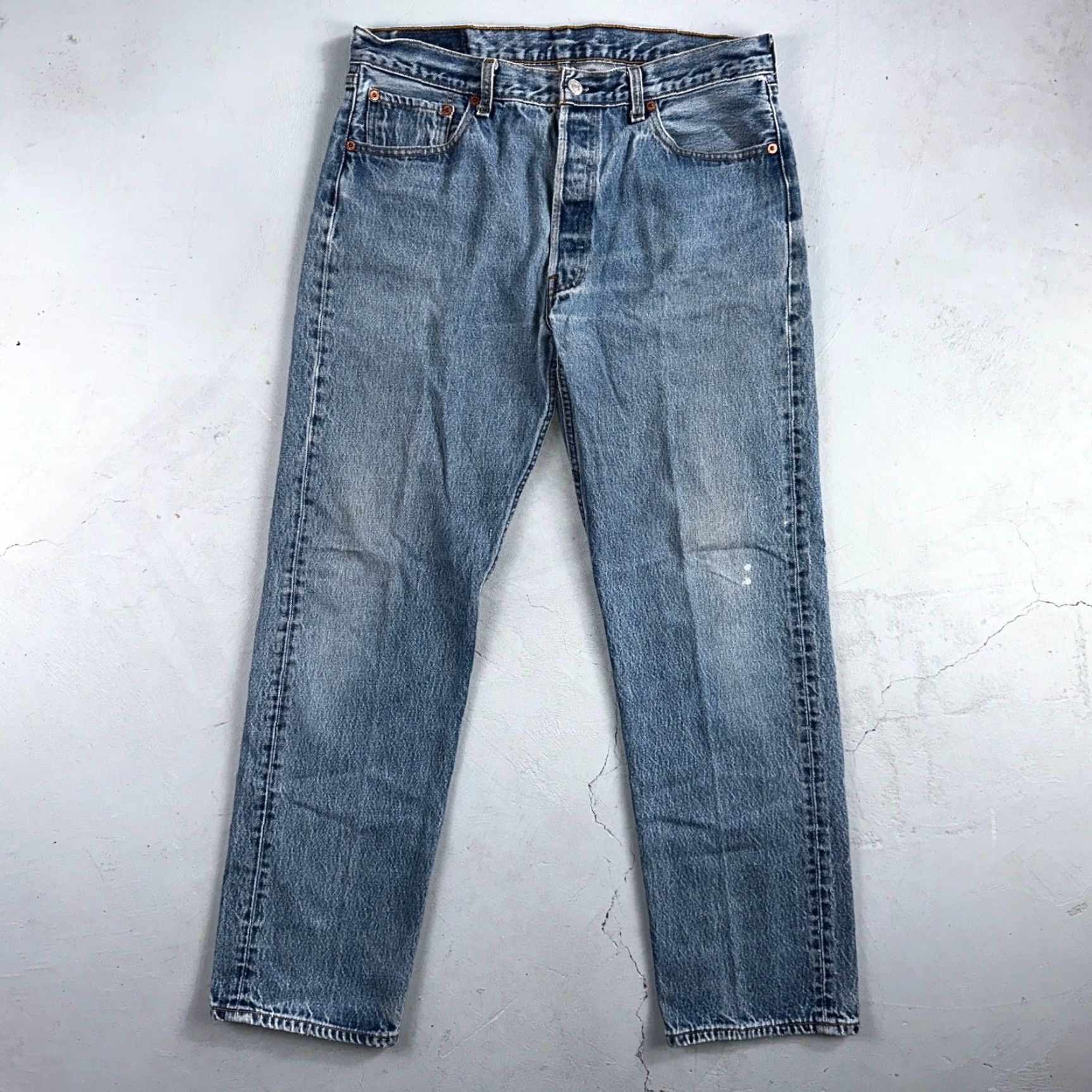 Levi's VINTAGE Levi's 501 Jeans Men Straight 90s USA Blue Light Wash 35x34 Inseam 34 Mid Rise Regular Fit 100% Cotton Denim Size US 35 - 2 Thumbnail