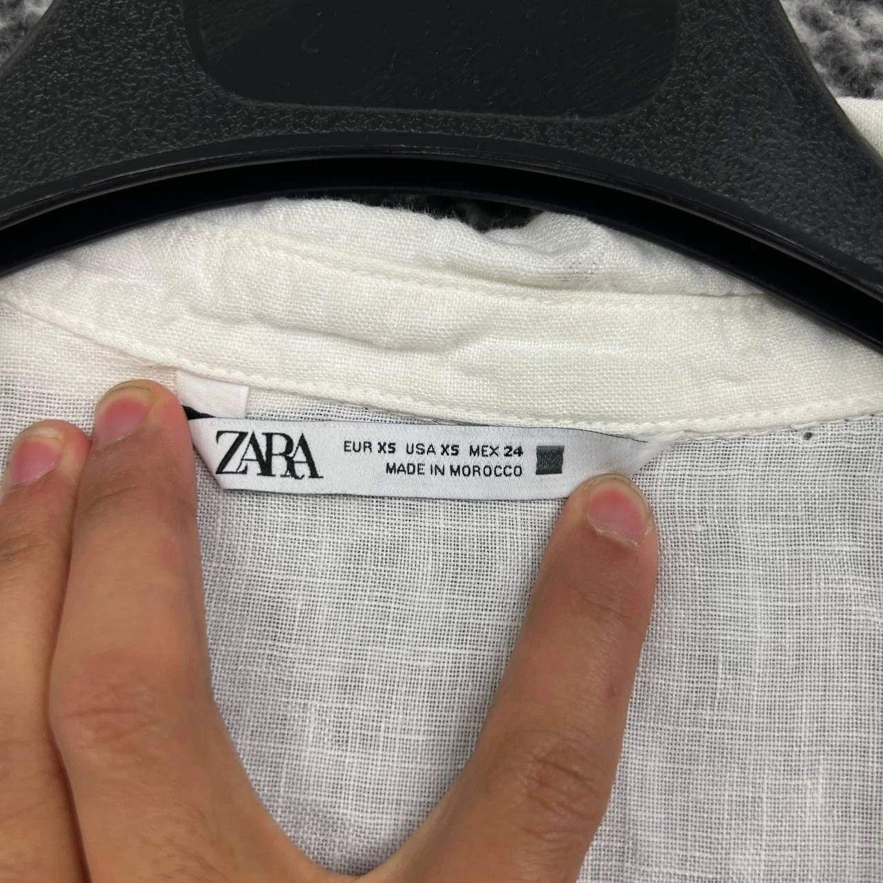 Zara Zara Button Up Shirt Women XS White Collared Crop Linen Size XS / US 0-2 / IT 36-38 - 2 Thumbnail