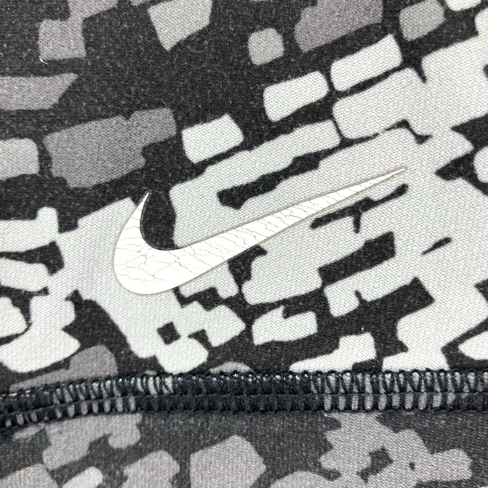 Nike Nike Dri Fit Leggings Women's Small Gray Camouflage Workout One Legend Pant Size 28" / US 6 / IT 42 - 7 Thumbnail