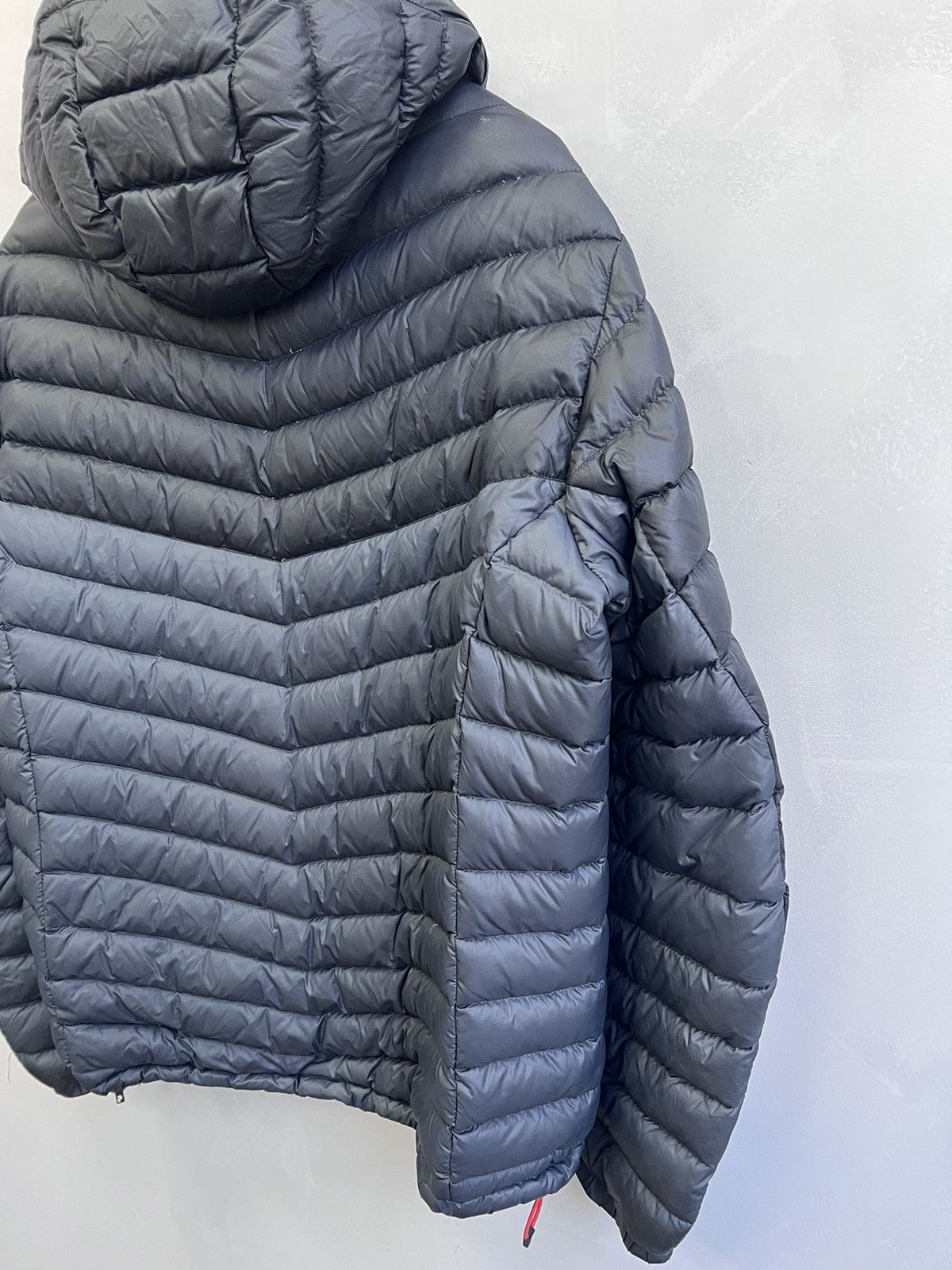 Peak Performance Light HOODED Down Jacket