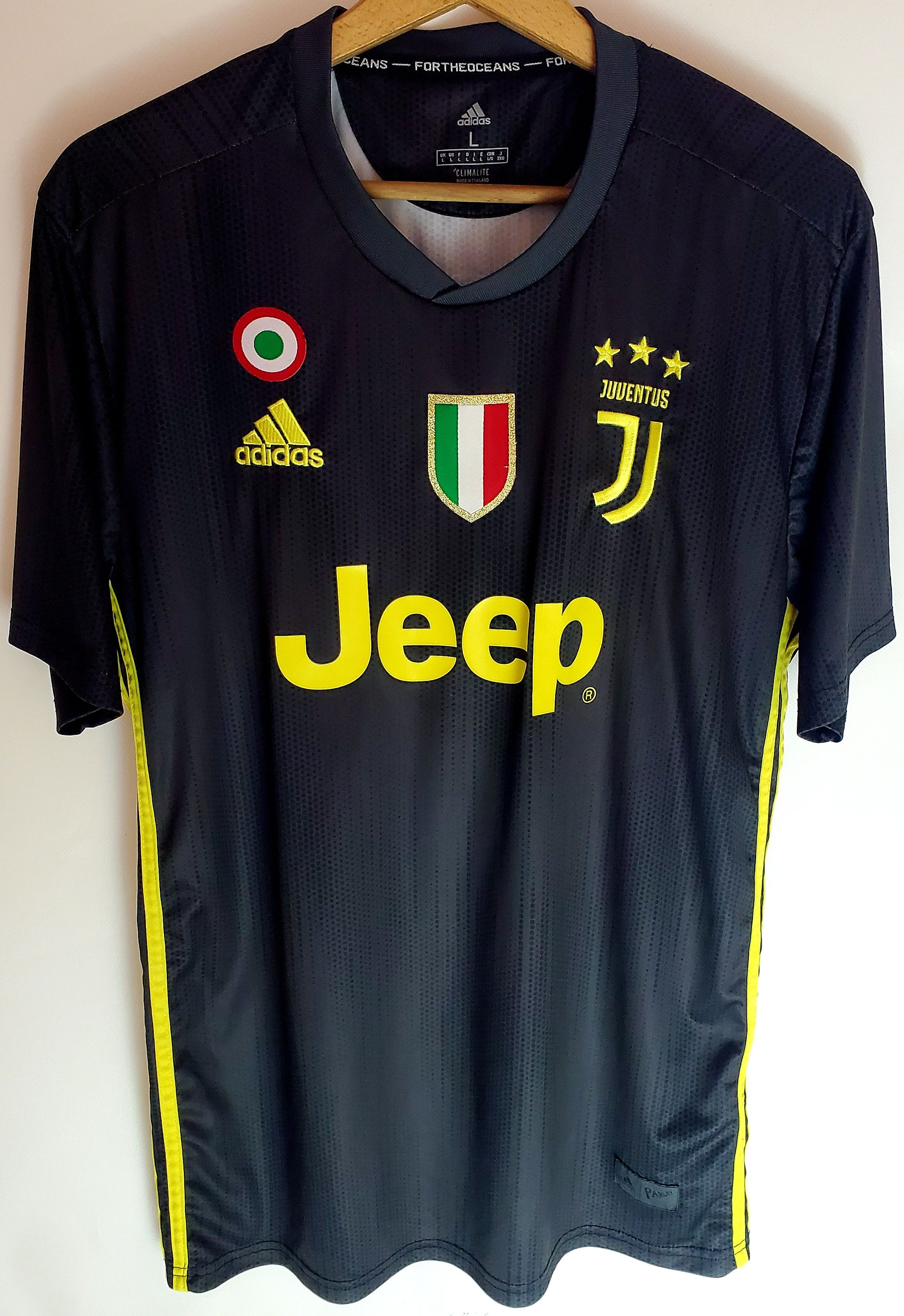 Other Juventus 2018 - 2019 football soccer jersey # 7 Ronaldo L Size US L / EU 52-54 / 3 - 2 Thumbnail