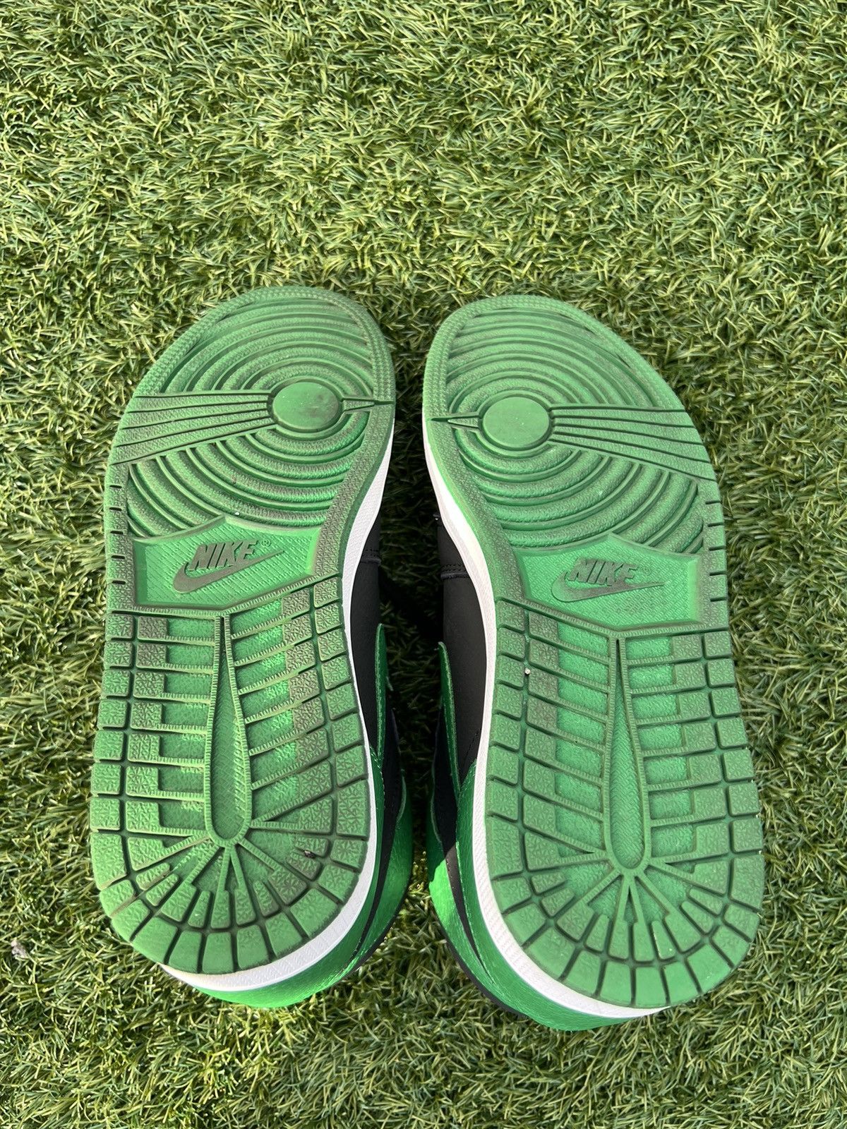 Jordan Brand Jordan 1 Retro High Pine Green Size US 10 / EU 43 - 14 Thumbnail