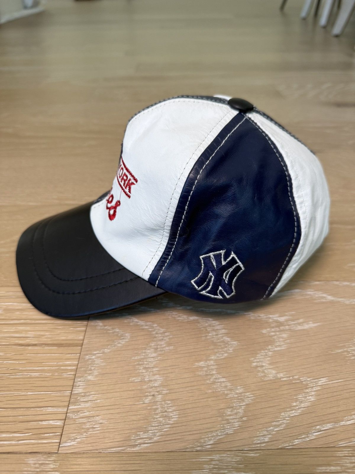 MLB Vintage New York Yankees Leather SnapBack Baseball Hat Size ONE SIZE - 4 Thumbnail