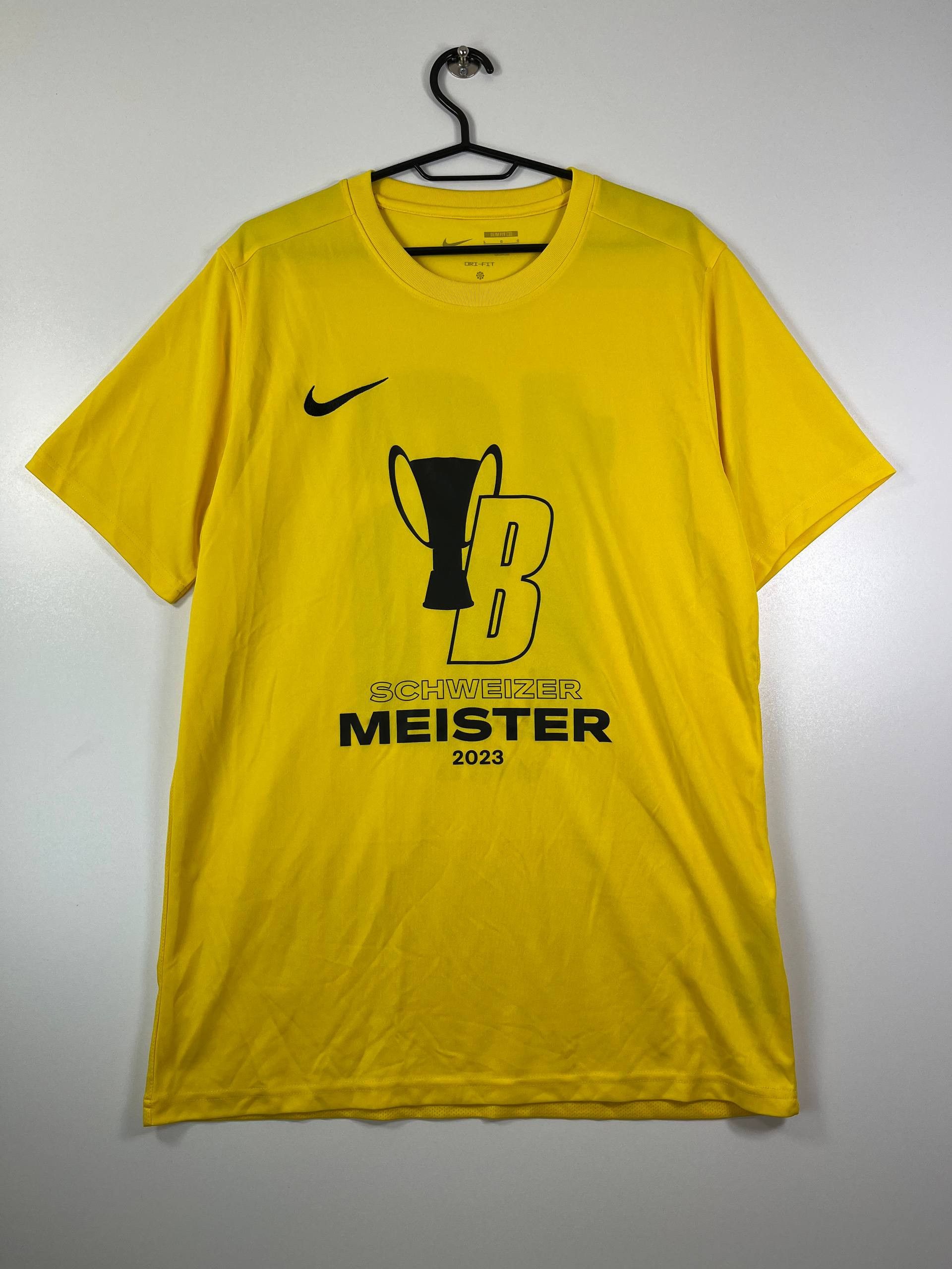 Nike BSC Young Boys Schweizer Meister 2023 Nike Football Shirt L Size US L / EU 52-54 / 3 - 1 Thumbnail