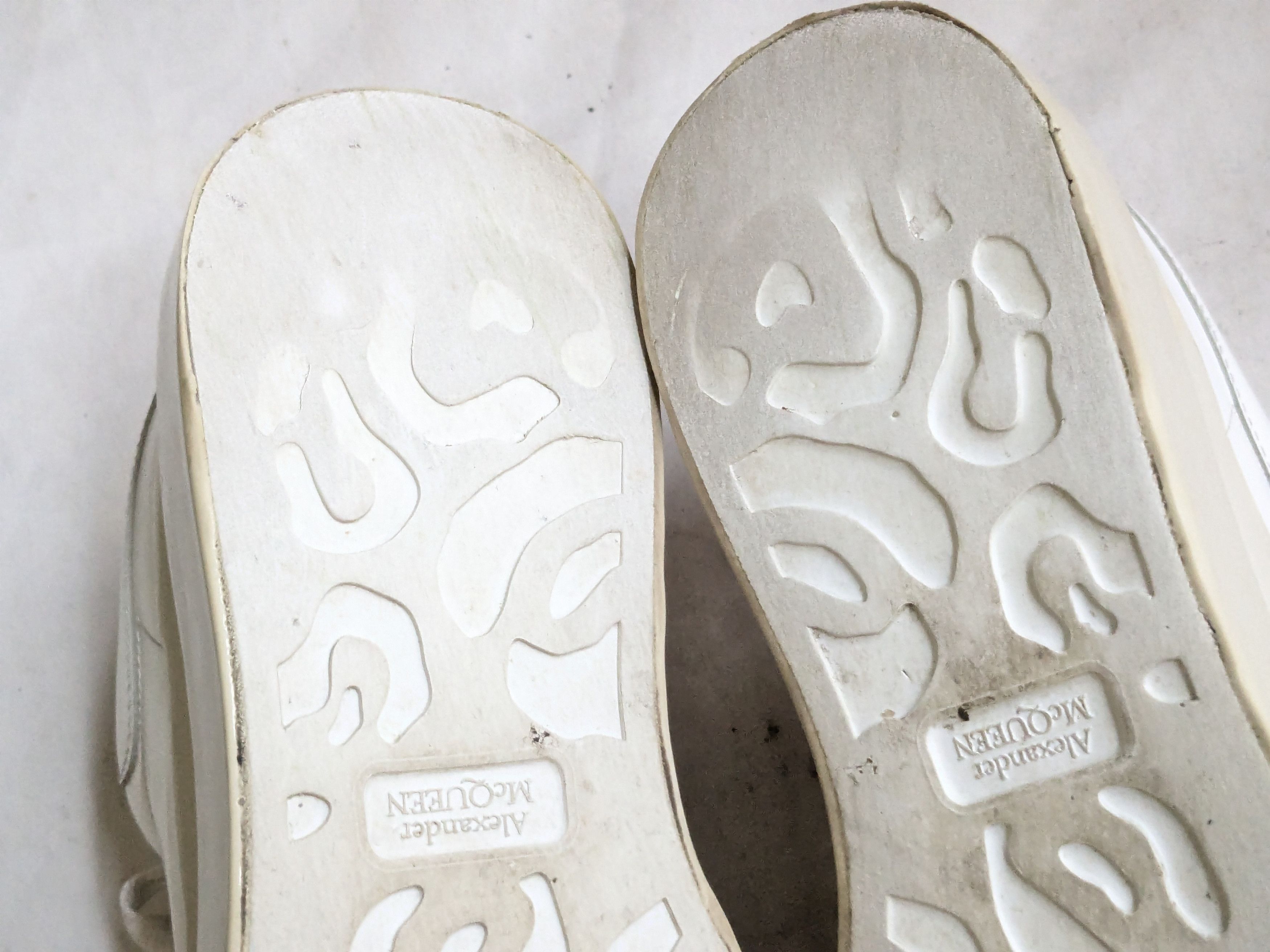 Alexander McQueen Alexander McQueen Larry Oversized Sneakers White 10 43 Size US 10 / EU 43 - 13 Thumbnail