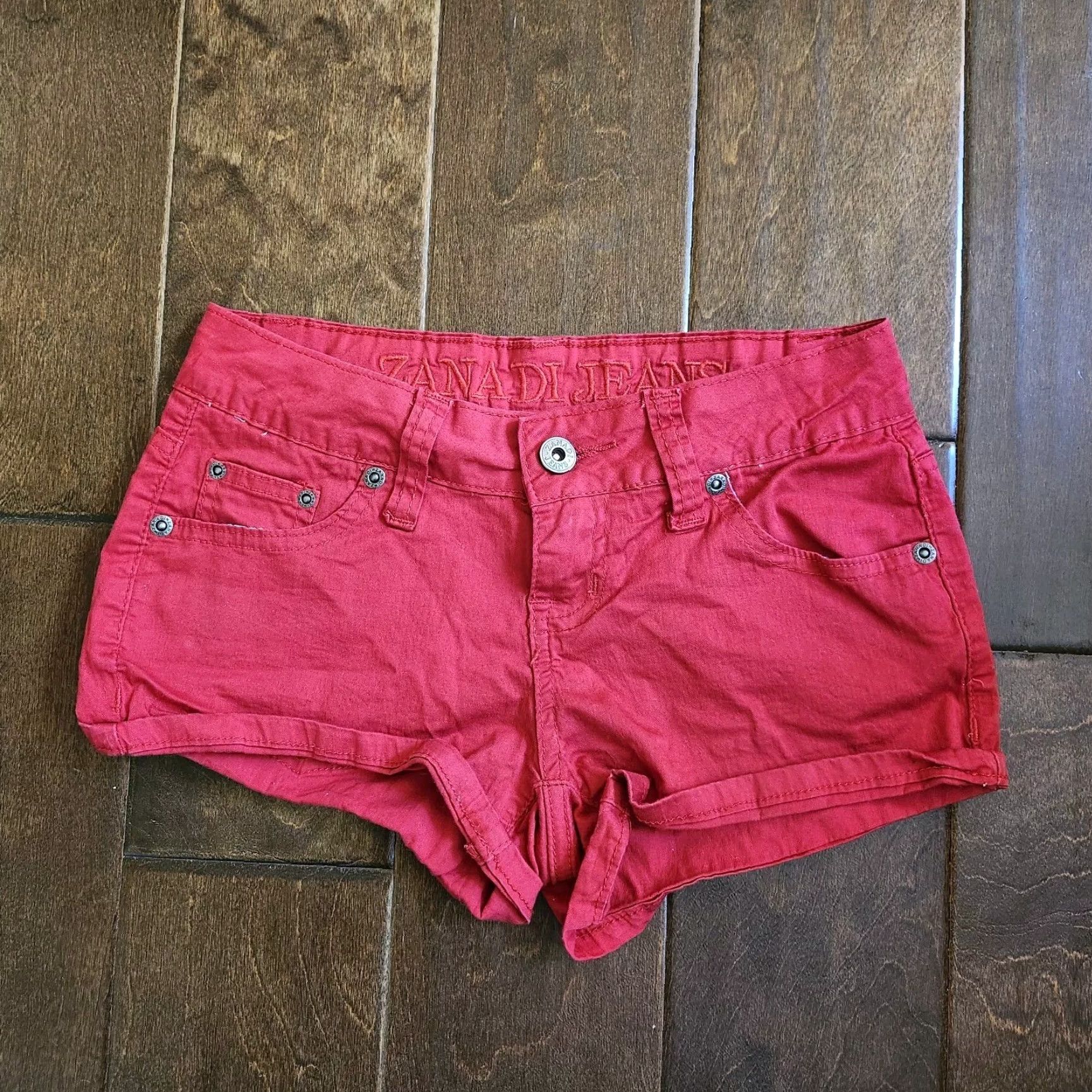 Vintage Zana Di Shorts Women's Red Denim Cotton Spandex Size 0 Casual Party/Cocktail Travel Easy Care Button Closure Vintage No Size 25" / US 0 / IT 36 - 2 Thumbnail