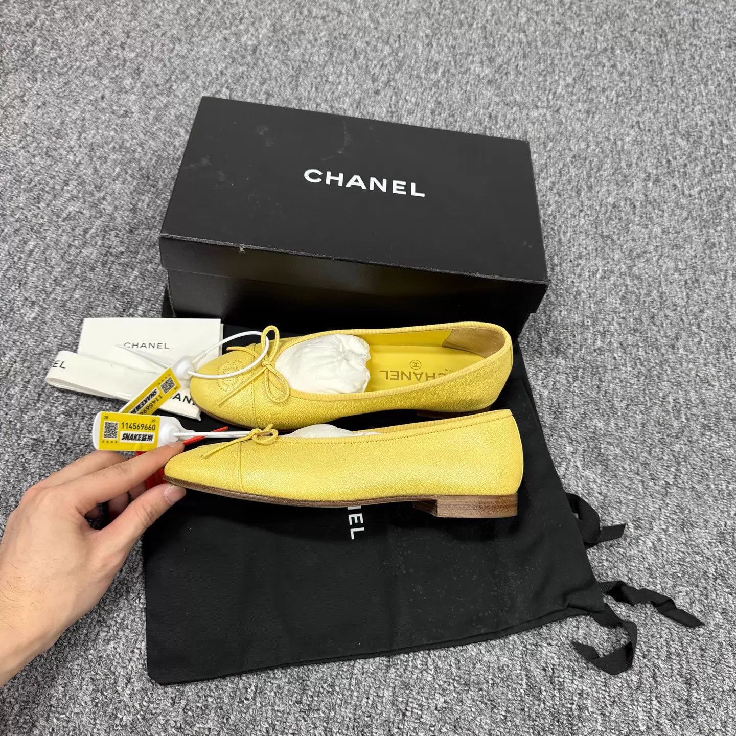 Chanel Chanel Yellow Round Toe Bow Flat Ballet Flats Size 39 97 New Size US 10 / IT 40 - 3 Thumbnail