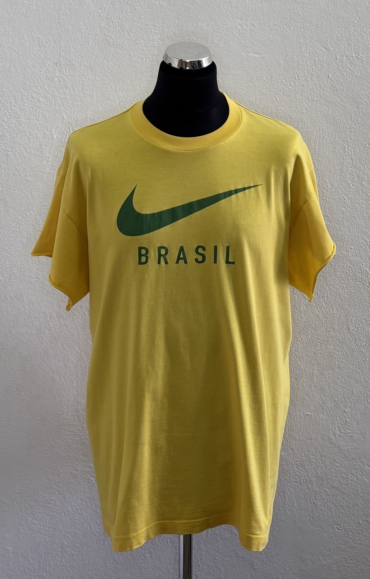 Nike T-Shirt Brazil 90s Nike vintage large Size US L / EU 52-54 / 3 - 1 Thumbnail