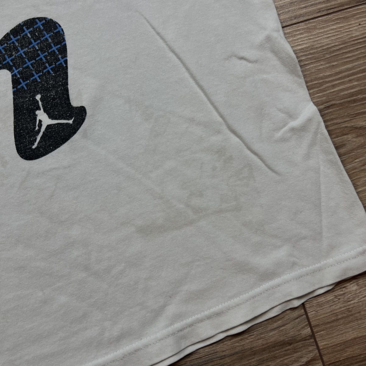 Nike 90s Nike Air Jordan Vintage Big Logo Retro Tee T-Shirt Size US L / EU 52-54 / 3 - 9 Thumbnail