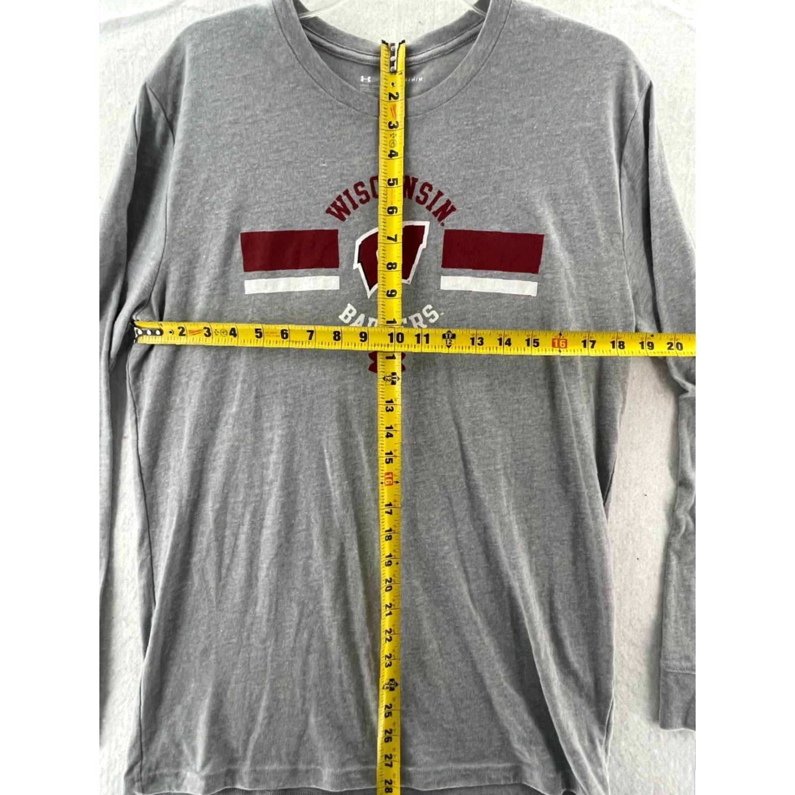 Under Armour Under Armour Shirt Mens Medium Gray Wisconsin Badgers Long Sleeve Crew Neck Pullover Activewear HeatGear Mens Size US M / EU 48-50 / 2 - 6 Thumbnail